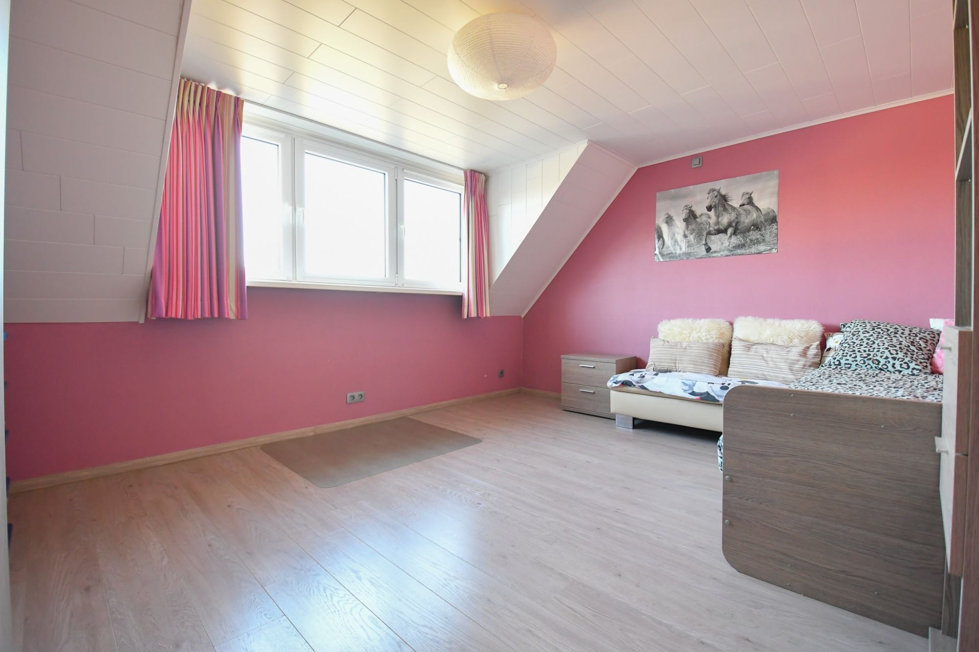 Ruim polyvalent handelspand met 4 slpk,  WINKELRUIMTE,  WONING en PARKING vooraan. foto 16