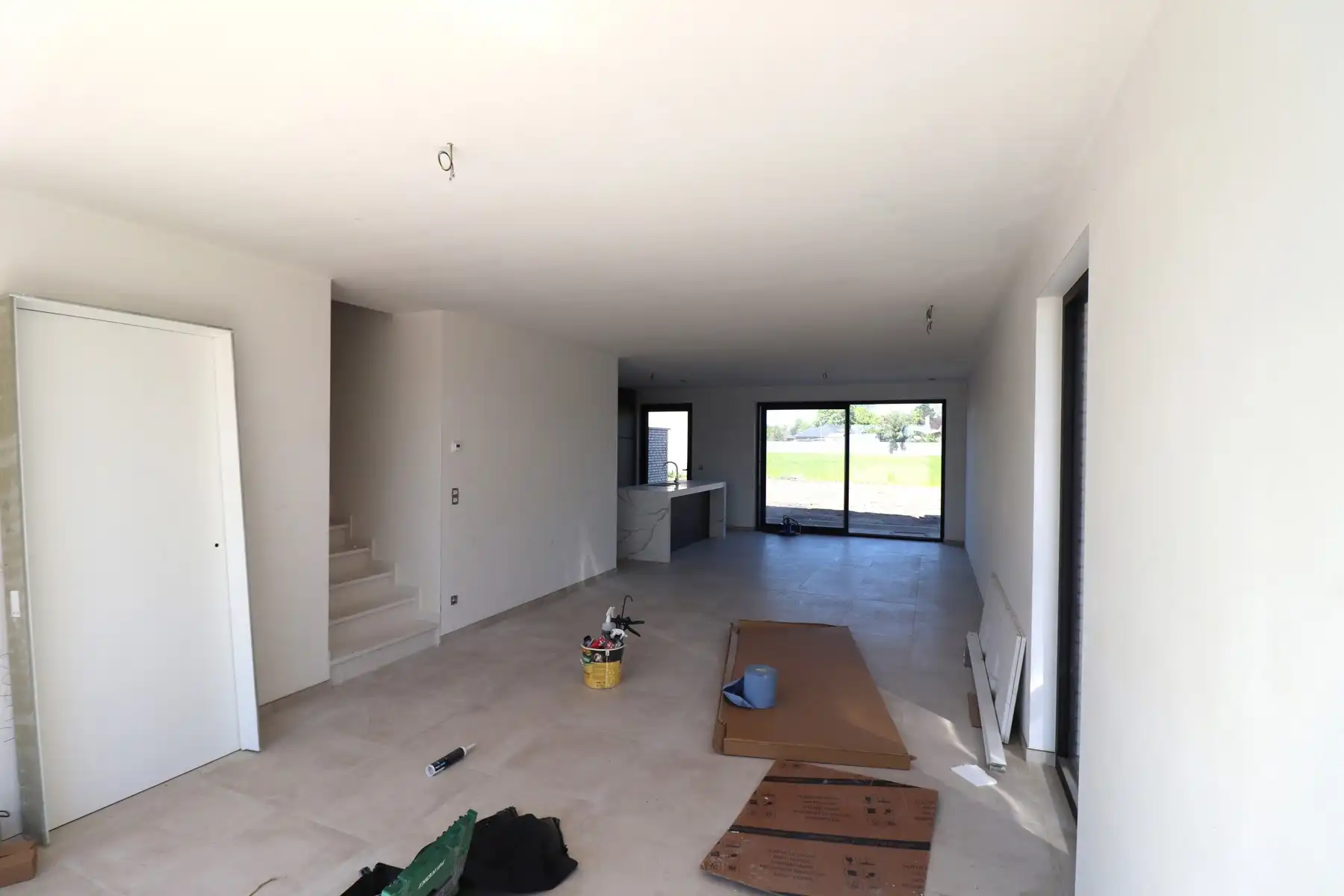 Energiezuinige nieuwbouwwoning met 4 slaapkamers, terras tuin en carport. foto 2