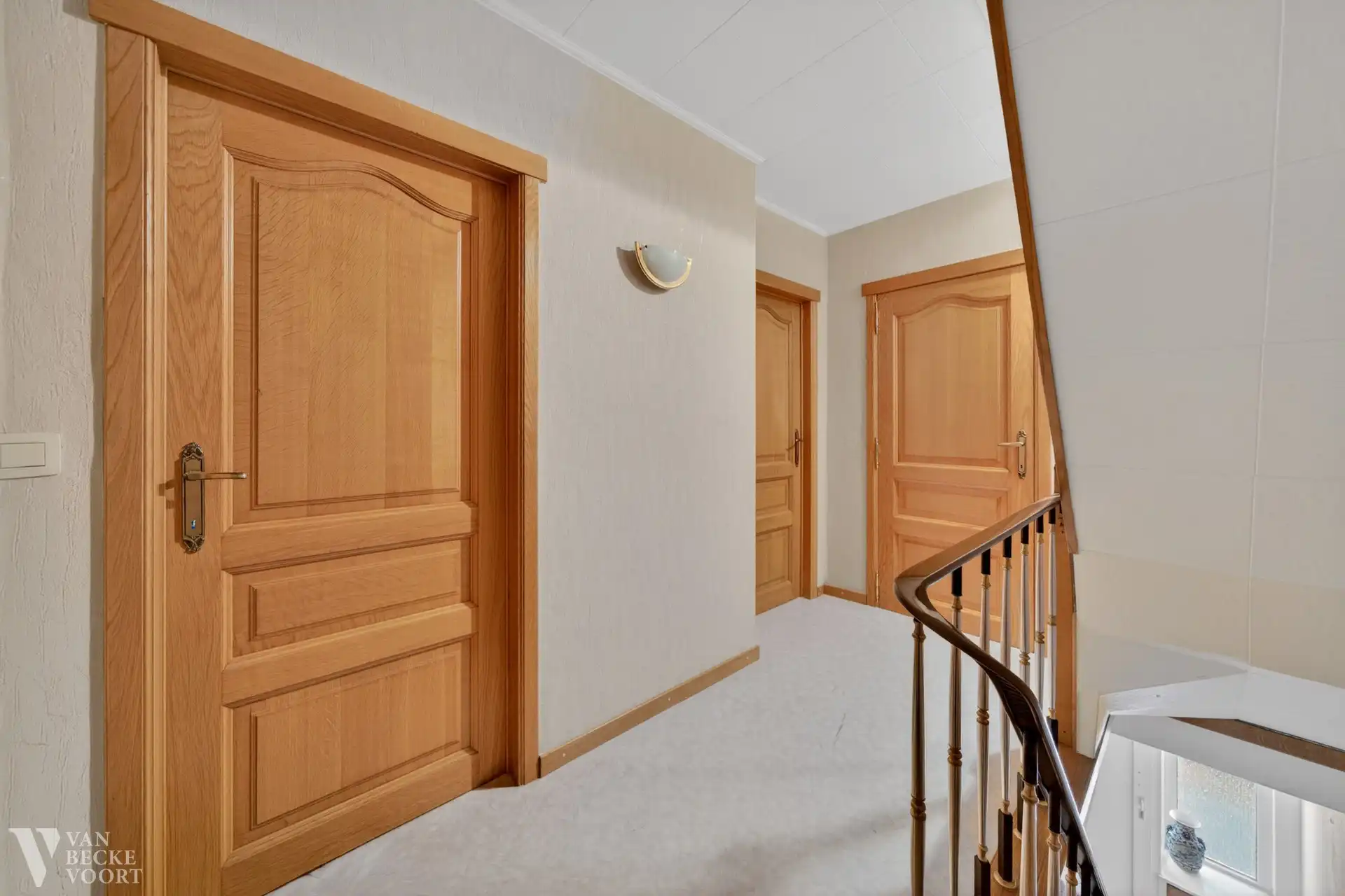 Te renoveren bel-etagewoning met garage foto 8