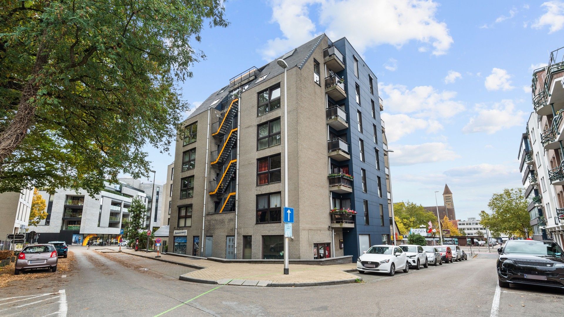 2 slkprs appartement in Genk centrum foto {{pictureIndex}}