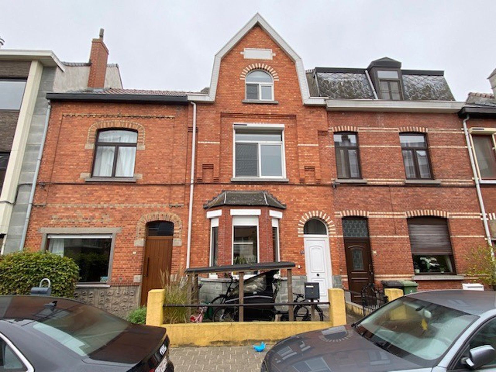 Karaktervolle woning op uitstekende locatie foto {{pictureIndex}}