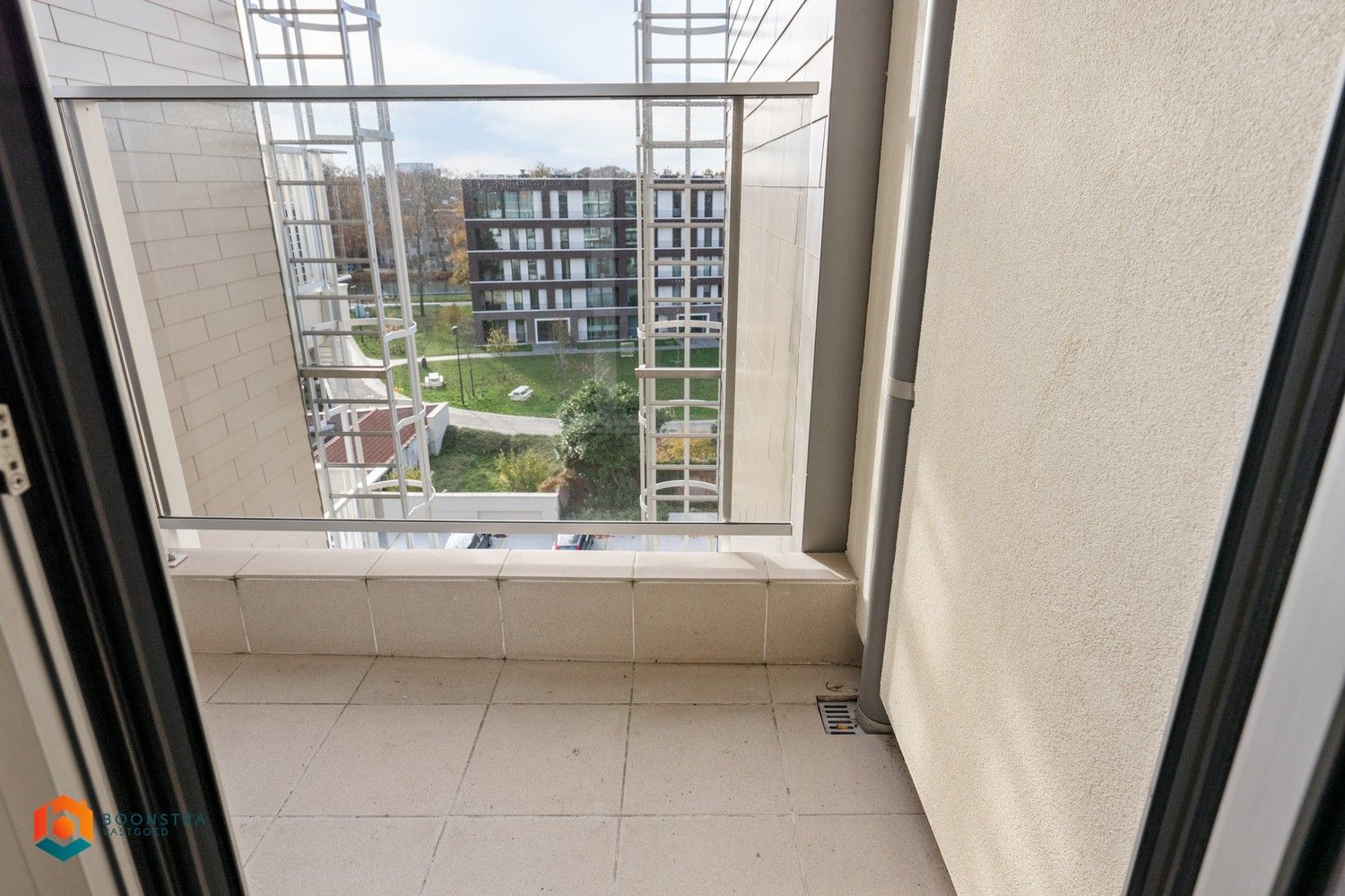 Ruim app met 2 slpkrs en terras foto 11