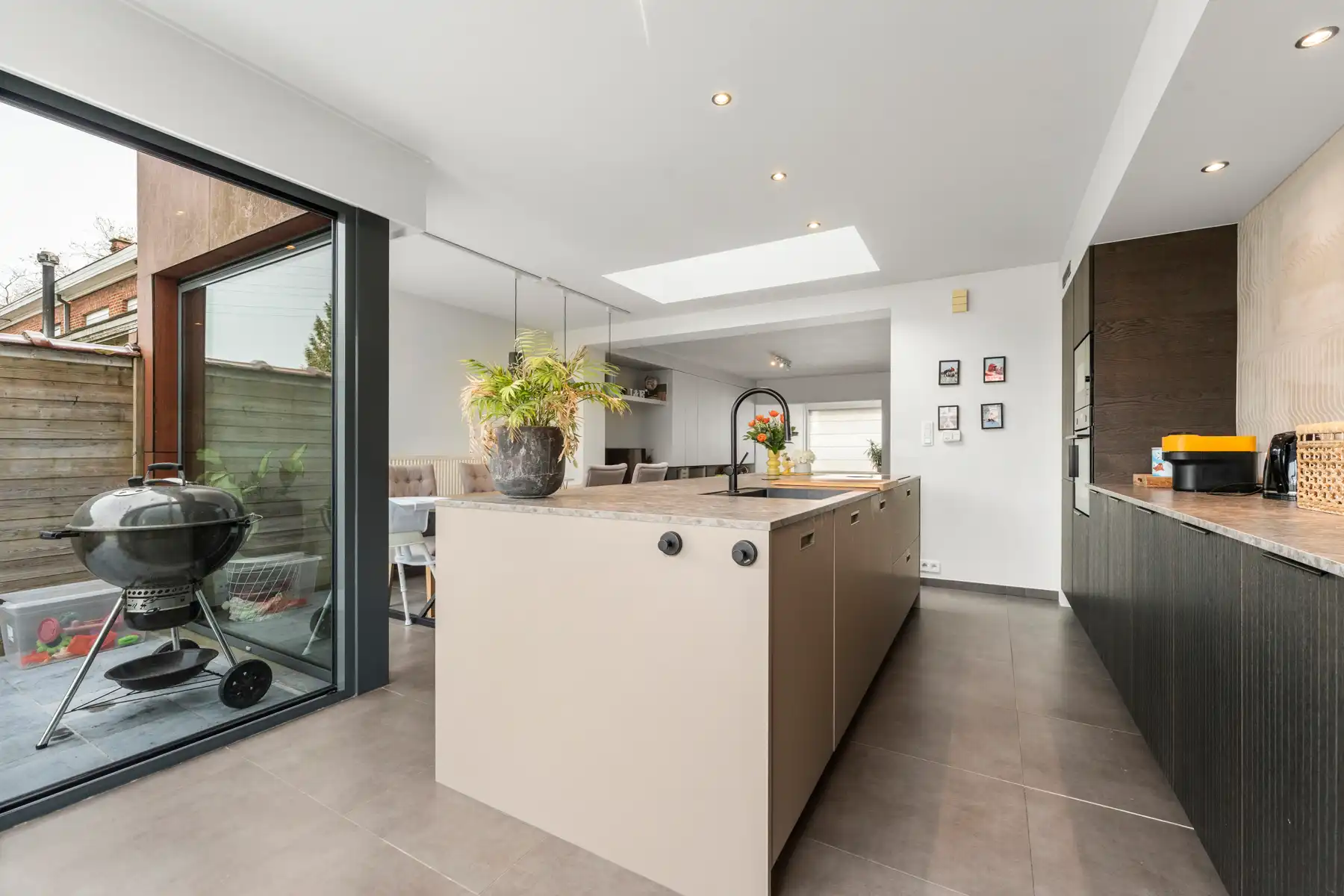 Gerenoveerde woning met 4 slaapkamers en 2 badkamers foto 11