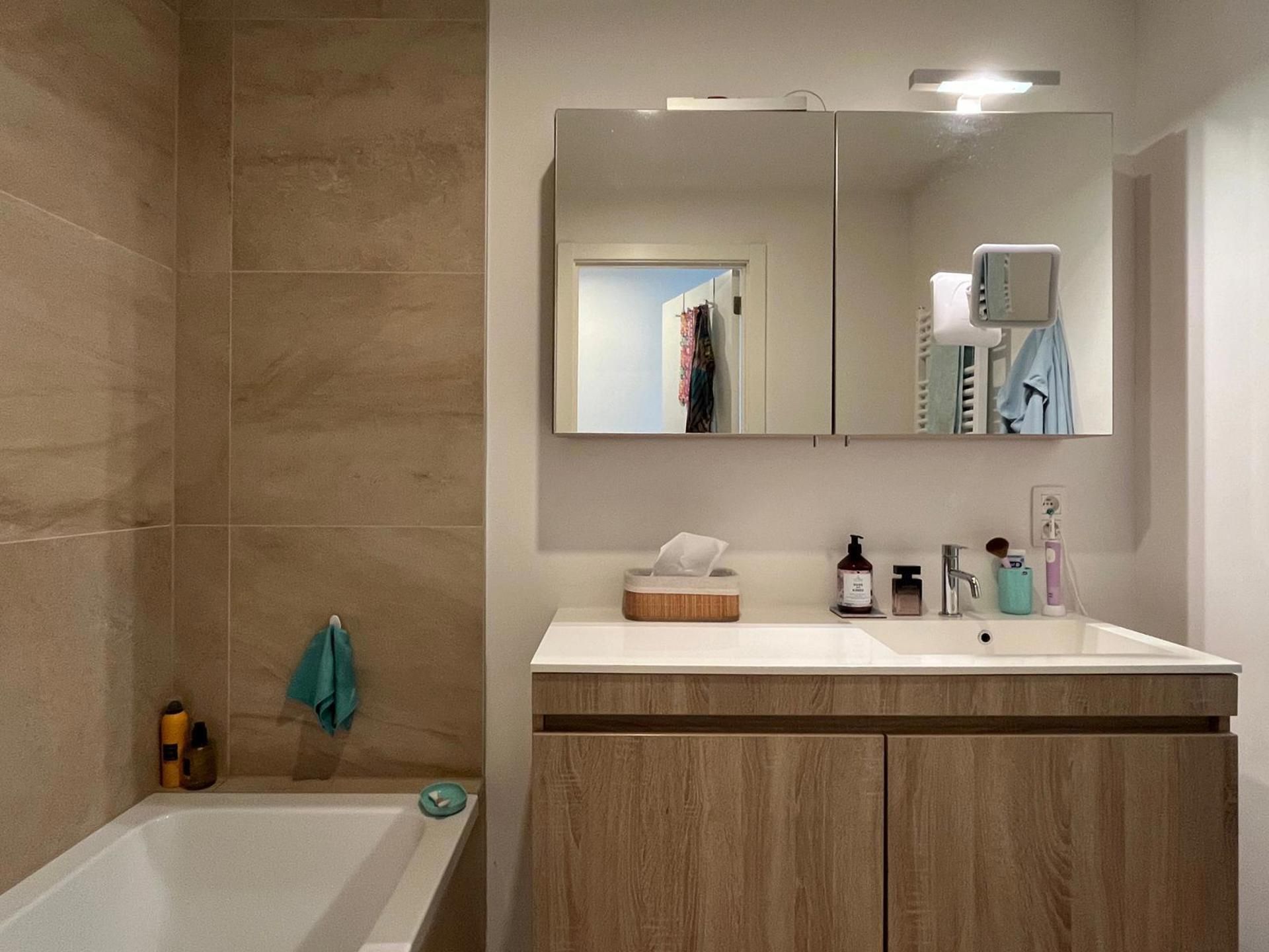 Prachtig twee-slaapkamerappartement mét parking en terras. foto 11