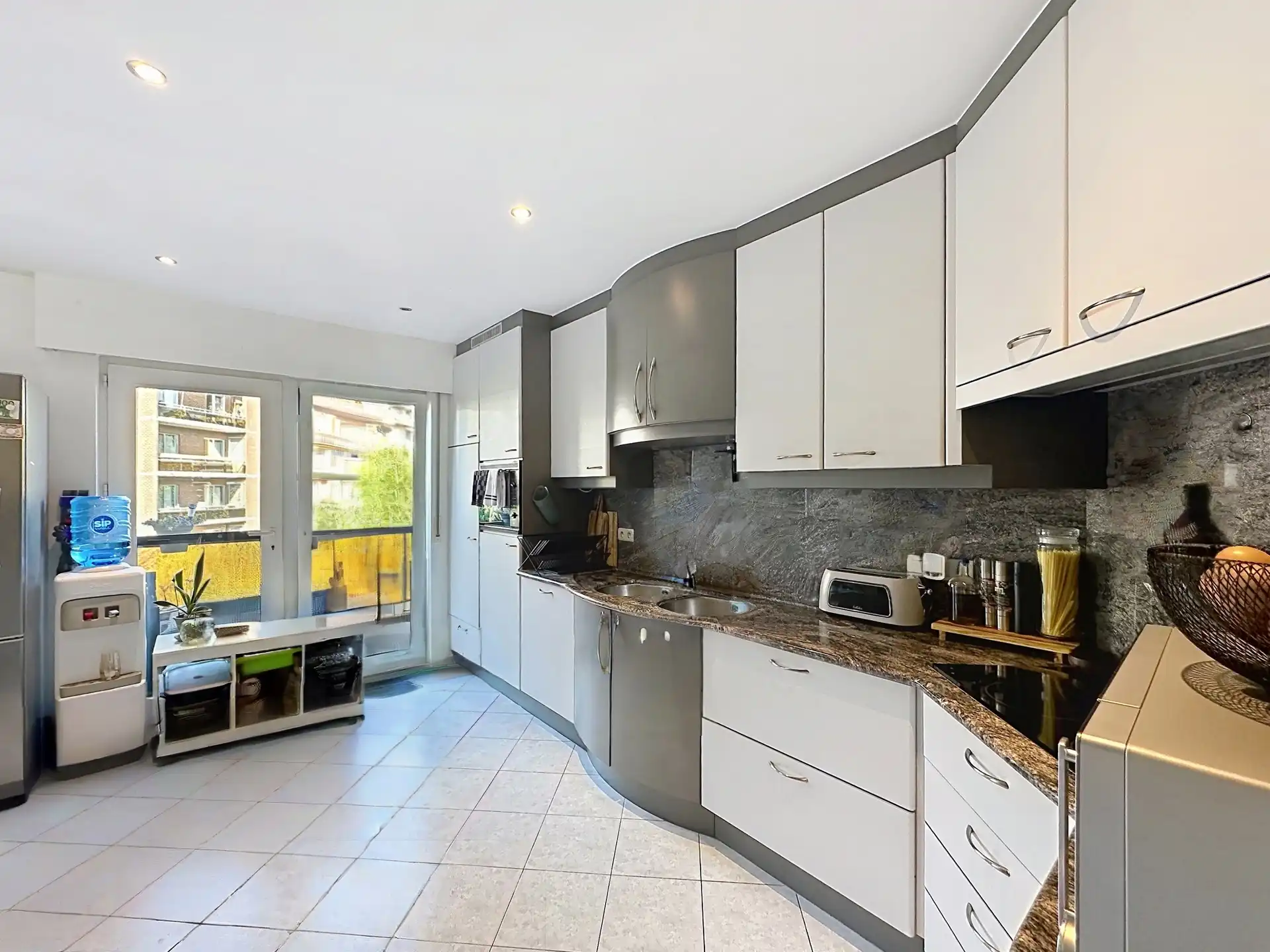 Rustig gelegen praktische woning met tuin en garage foto 8