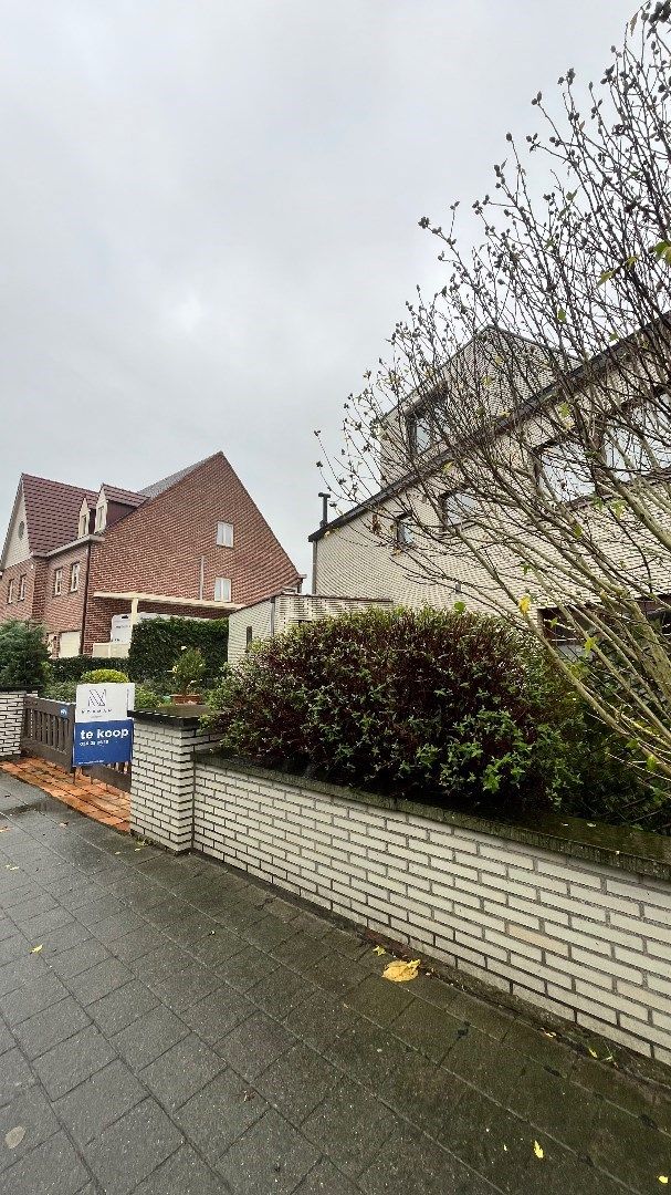 Gelijkvloers appartement van 423 m² met twee garages en veel praktische voorzieningen foto 18