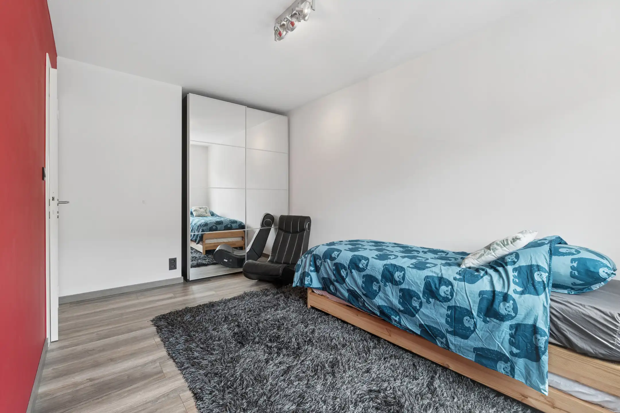 Ruime gezinswoning met garage en 5 slaapkamers.  foto 13