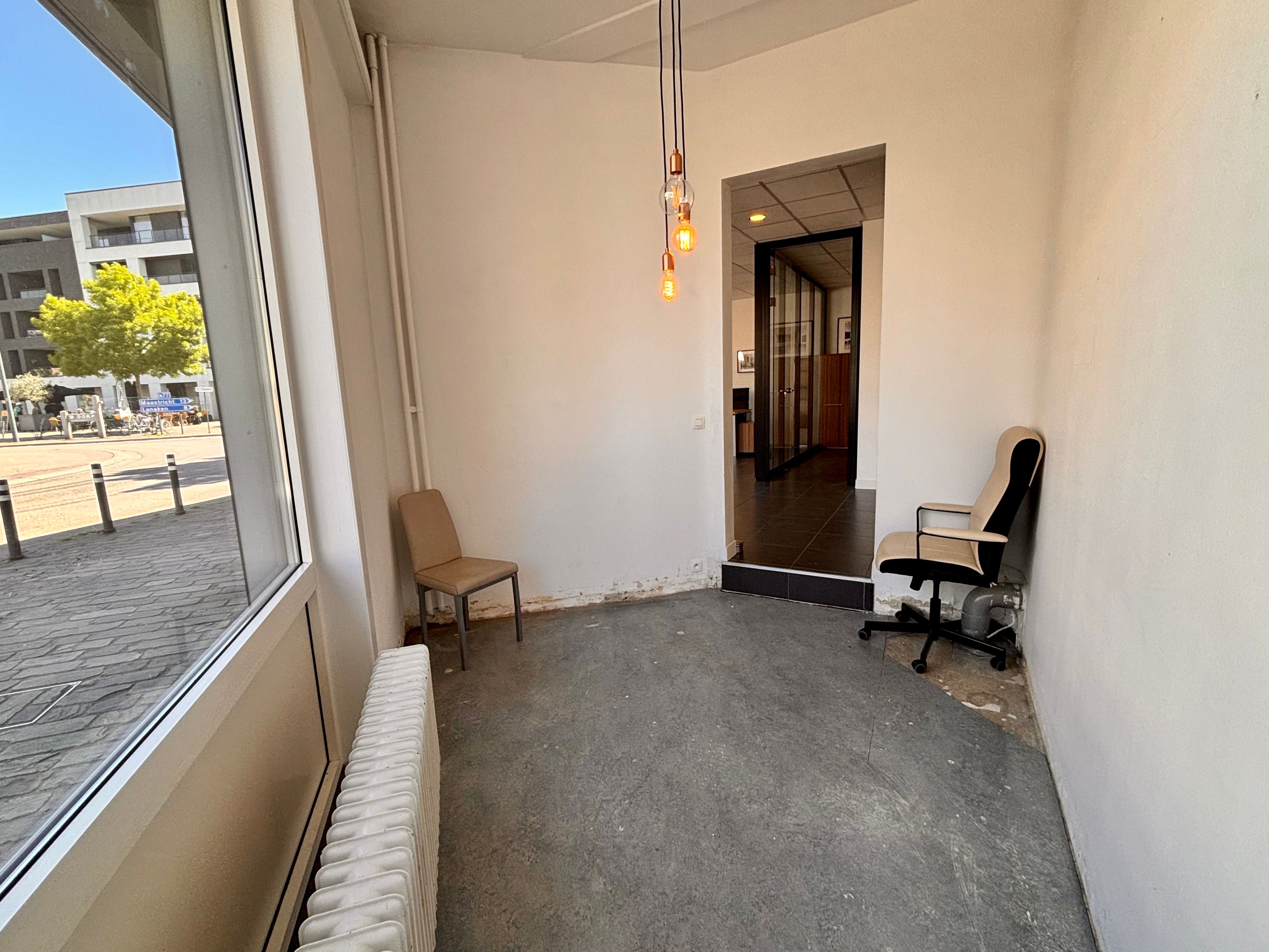 Handelspand te huur in het hartje van Zutendaal foto 9