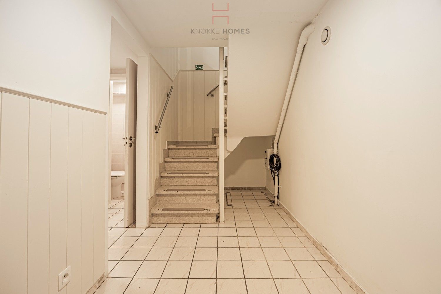 Handel / horeca gelijkvloers op de Zeedijk van Knokke. foto 10
