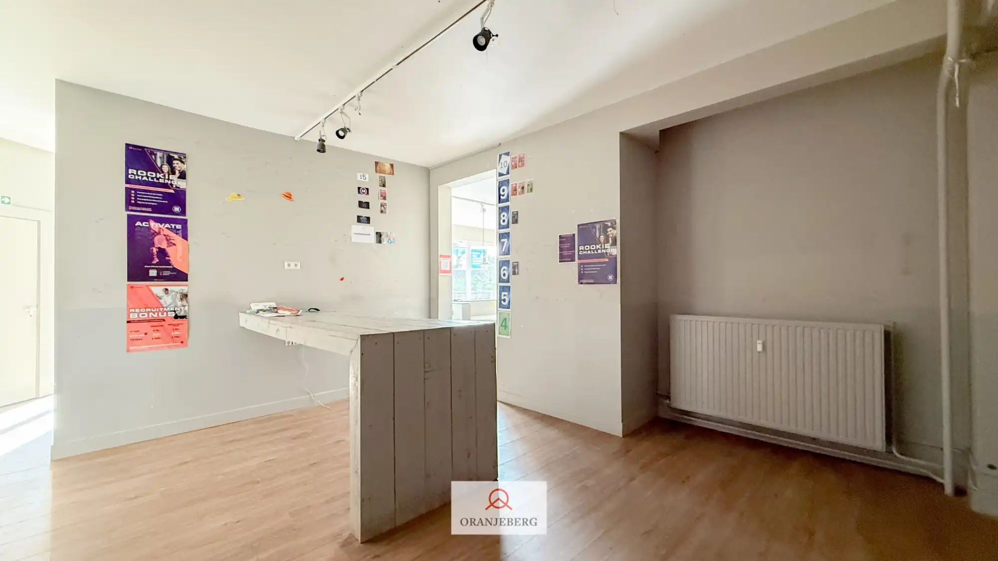 Hoek handelspand op commerciële ligging met veel visibiliteit foto 23