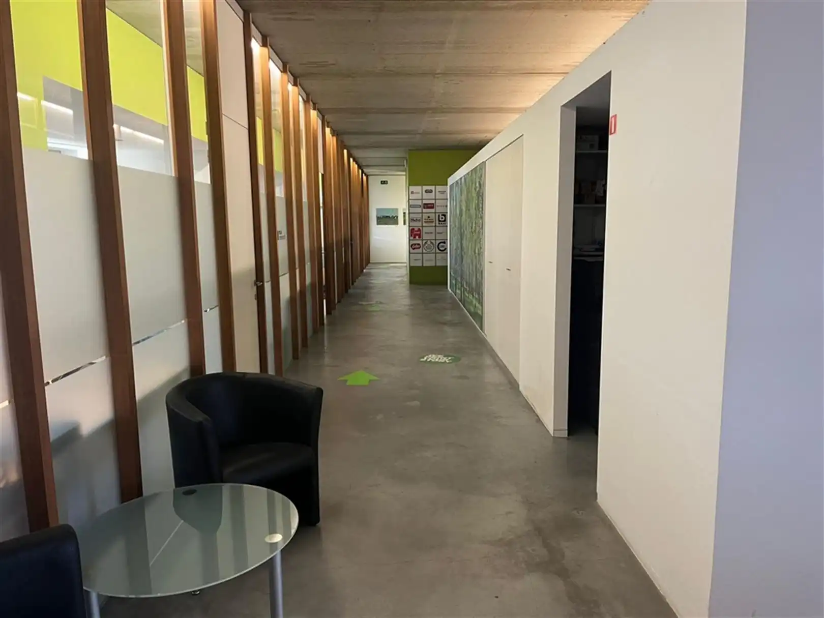 Kantoorgebouw foto 7