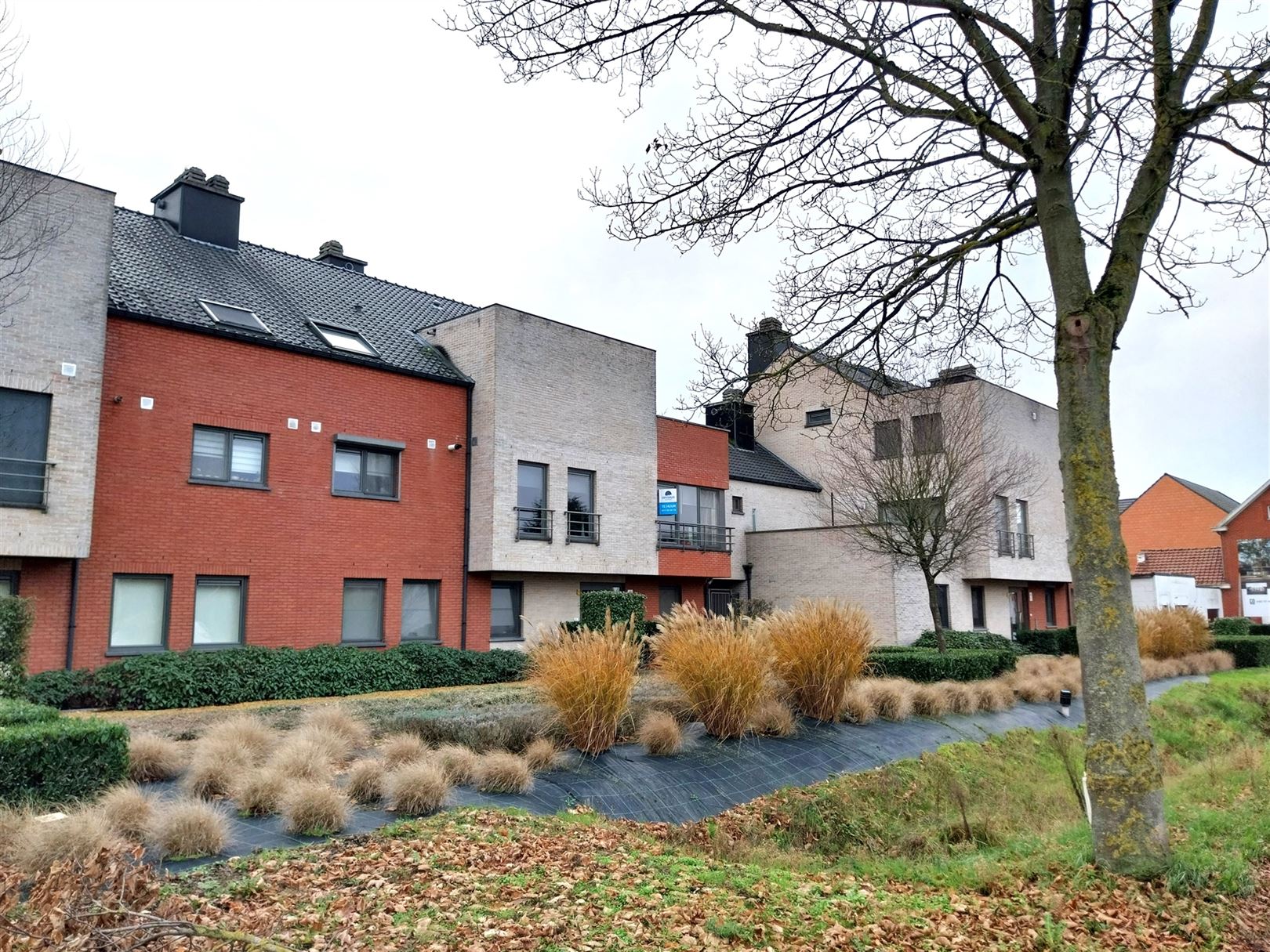 TE HUUR: Duplex-appartement met 1 slaapkamer en terras in Diepenbeek! foto {{pictureIndex}}