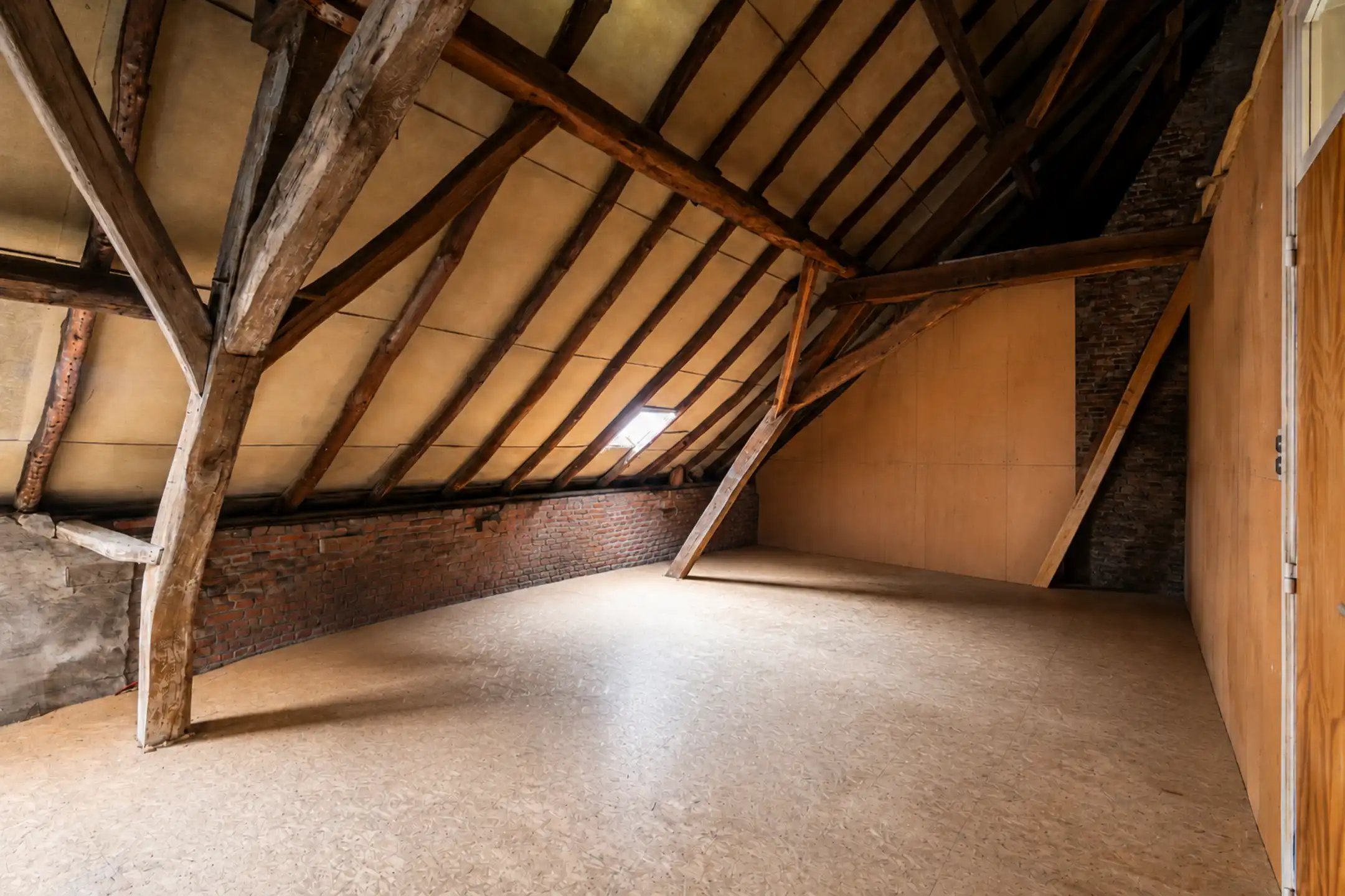 Monumentaal herenhuis met stadstuin en zwembad foto 34