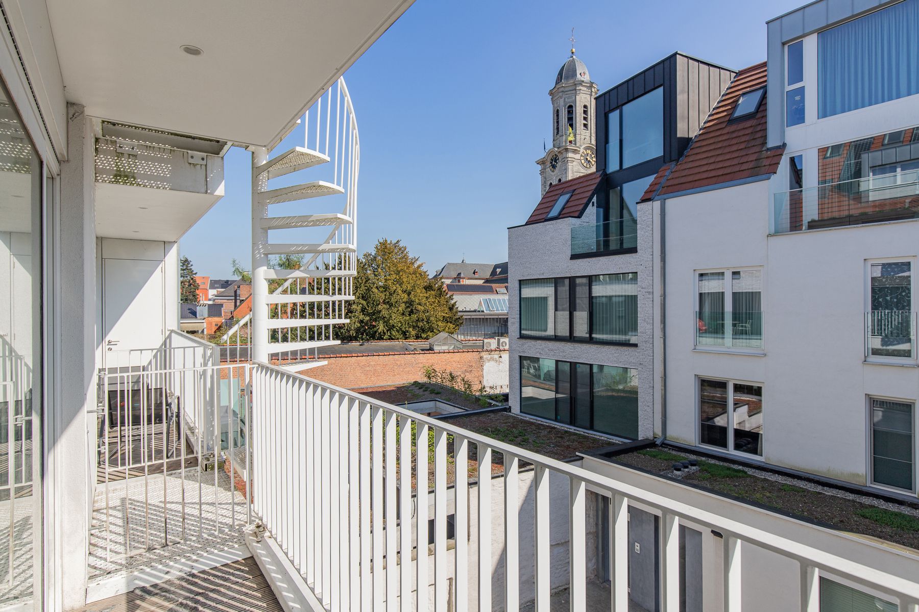Kwalitatief nieuwbouwappartement aan de Lokerse Markt foto {{pictureIndex}}