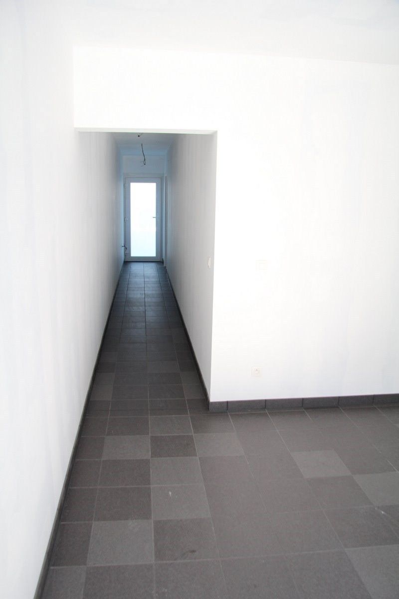 Uiterst ruime, recente woning met 3 slk, garage en tuin in centrum Berlare foto 9