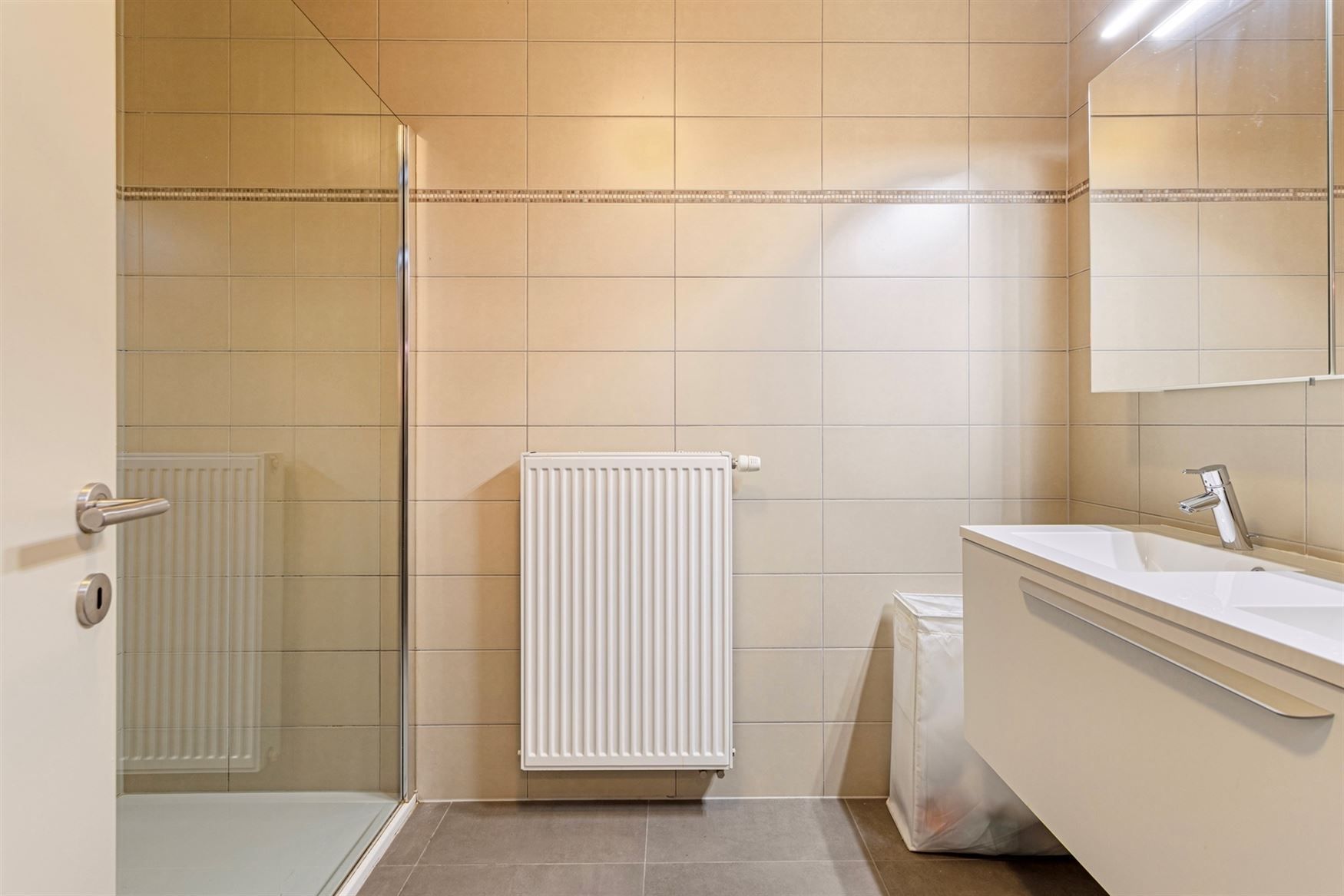 Lichtrijk gelijkvloers appartement foto 7