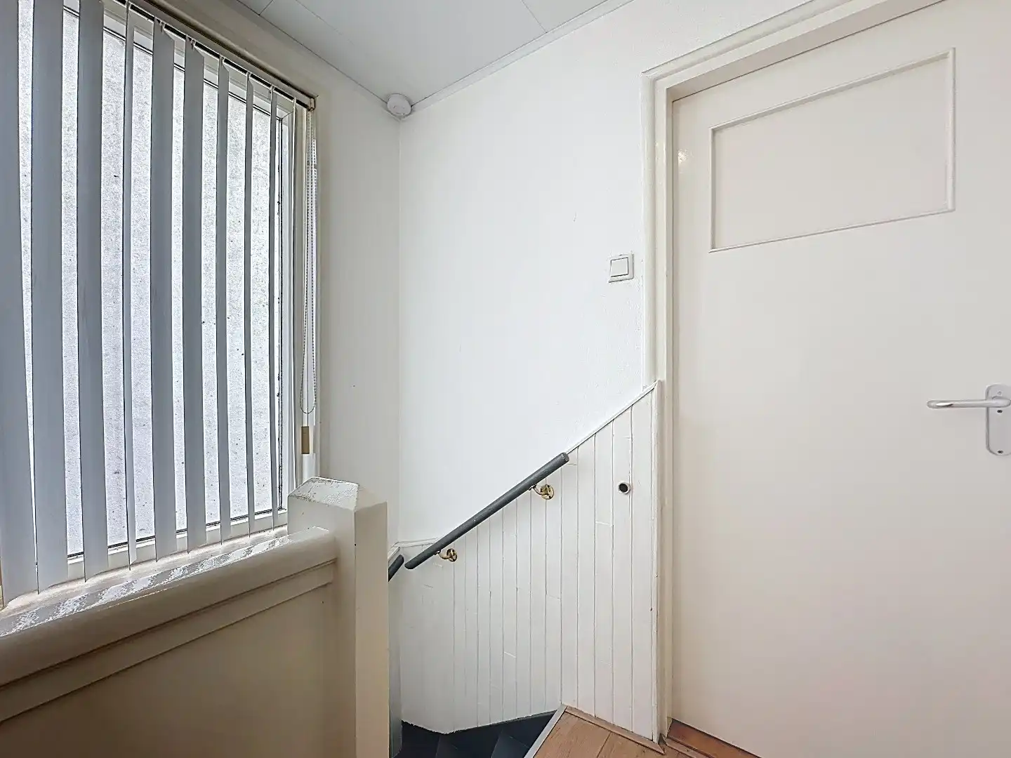 Gerenoveerde half vrijstaande woning met royale tuin en dubbele garage. foto 27