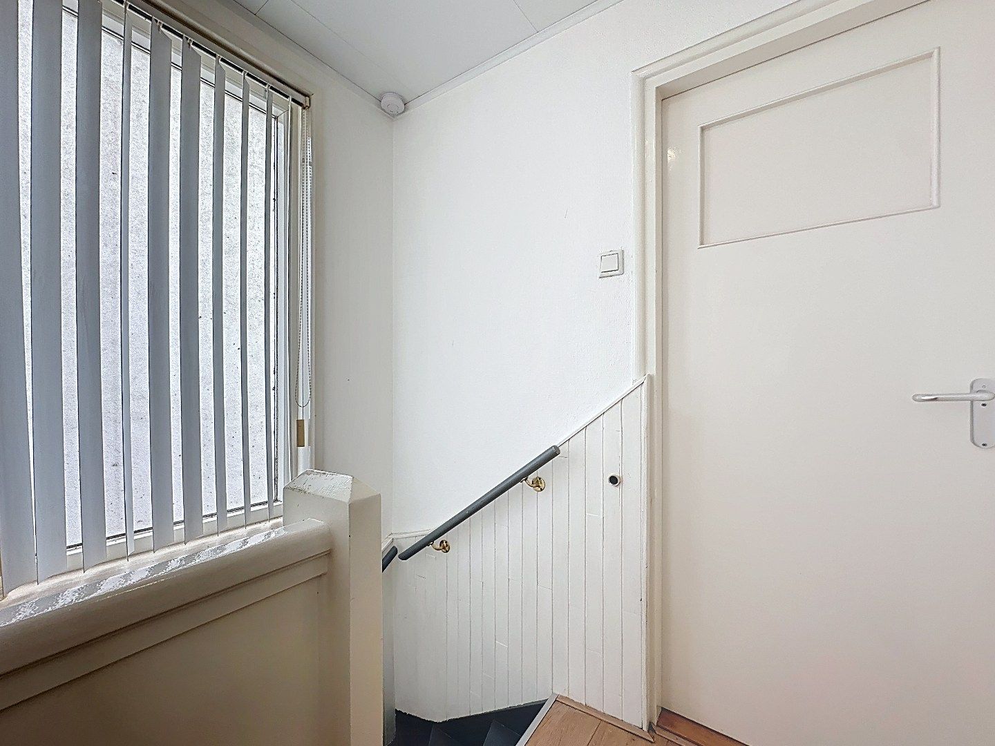 Gerenoveerde half vrijstaande woning met royale tuin en dubbele garage. foto 27