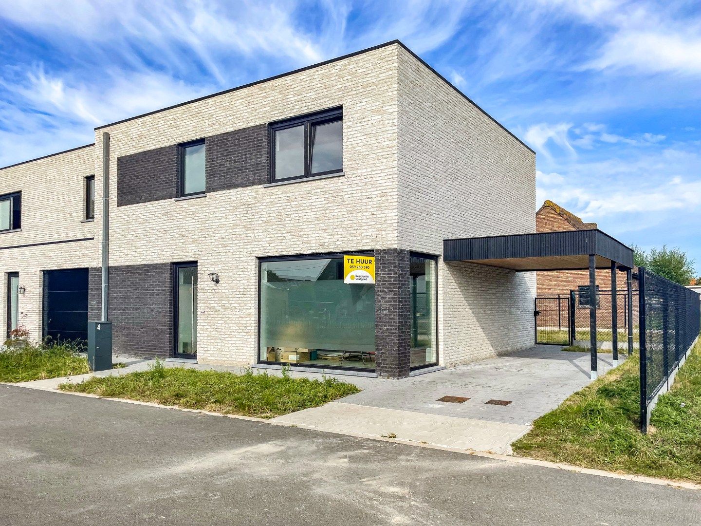 Ruime energiezuinige nieuwbouwwoning (type halfopen) (2024) met carport op 247m² gelegen te Houthulst. foto {{pictureIndex}}