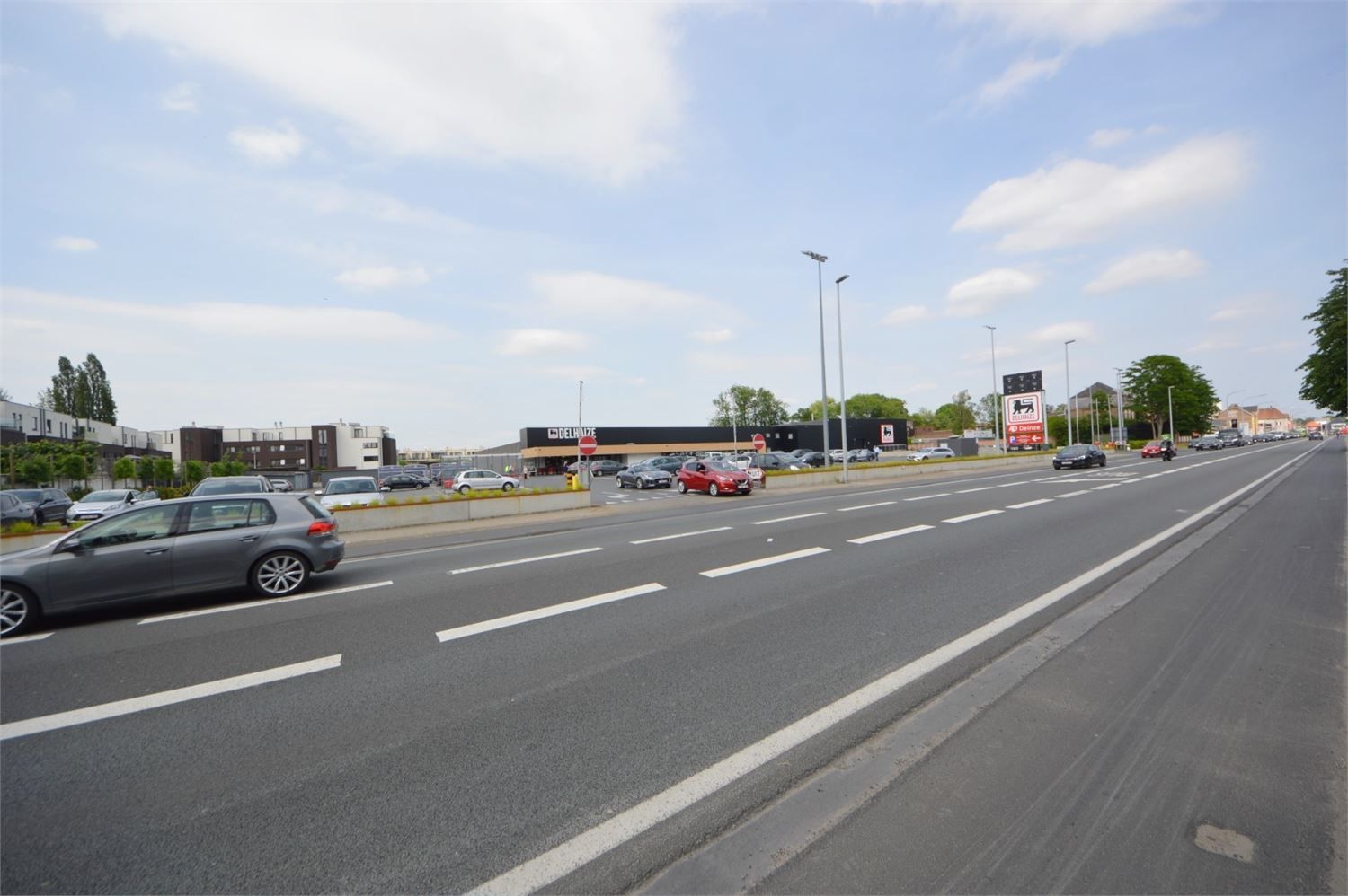 MULTIFUNCTIONEEL NIEUWBOUW COMMERCIEEL GEBOUW MET RUIME PARKING foto 16