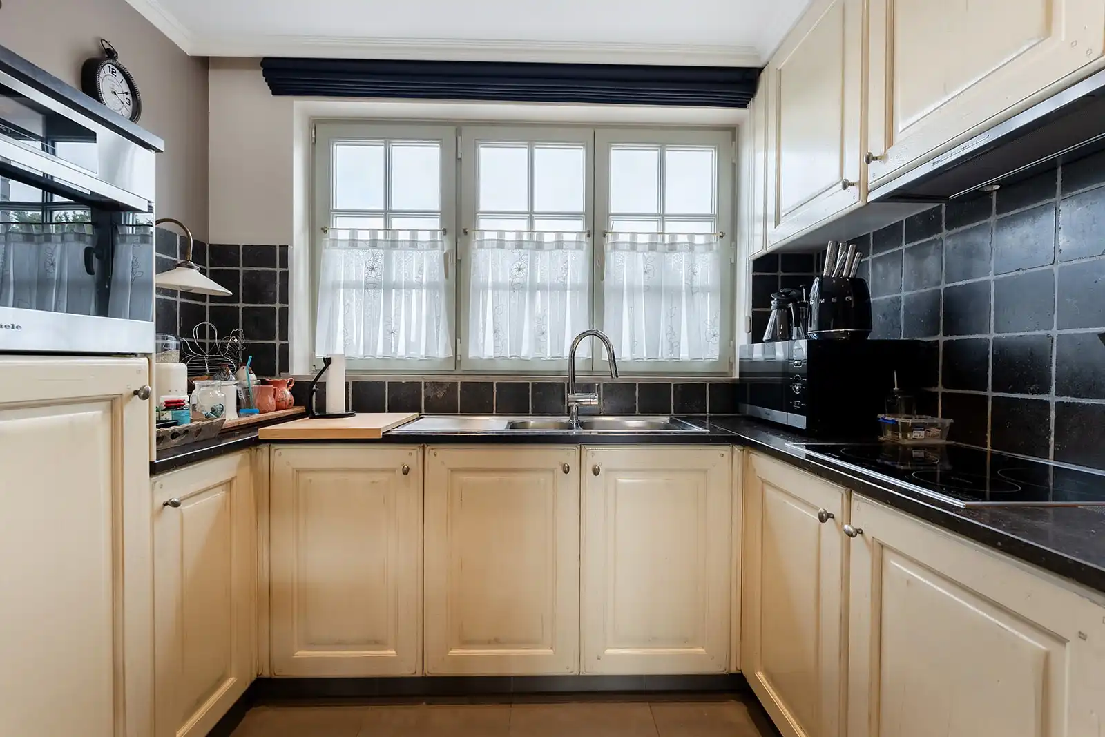 Ruim duplex appartement met garagebox te koop in Lissewege. foto 7