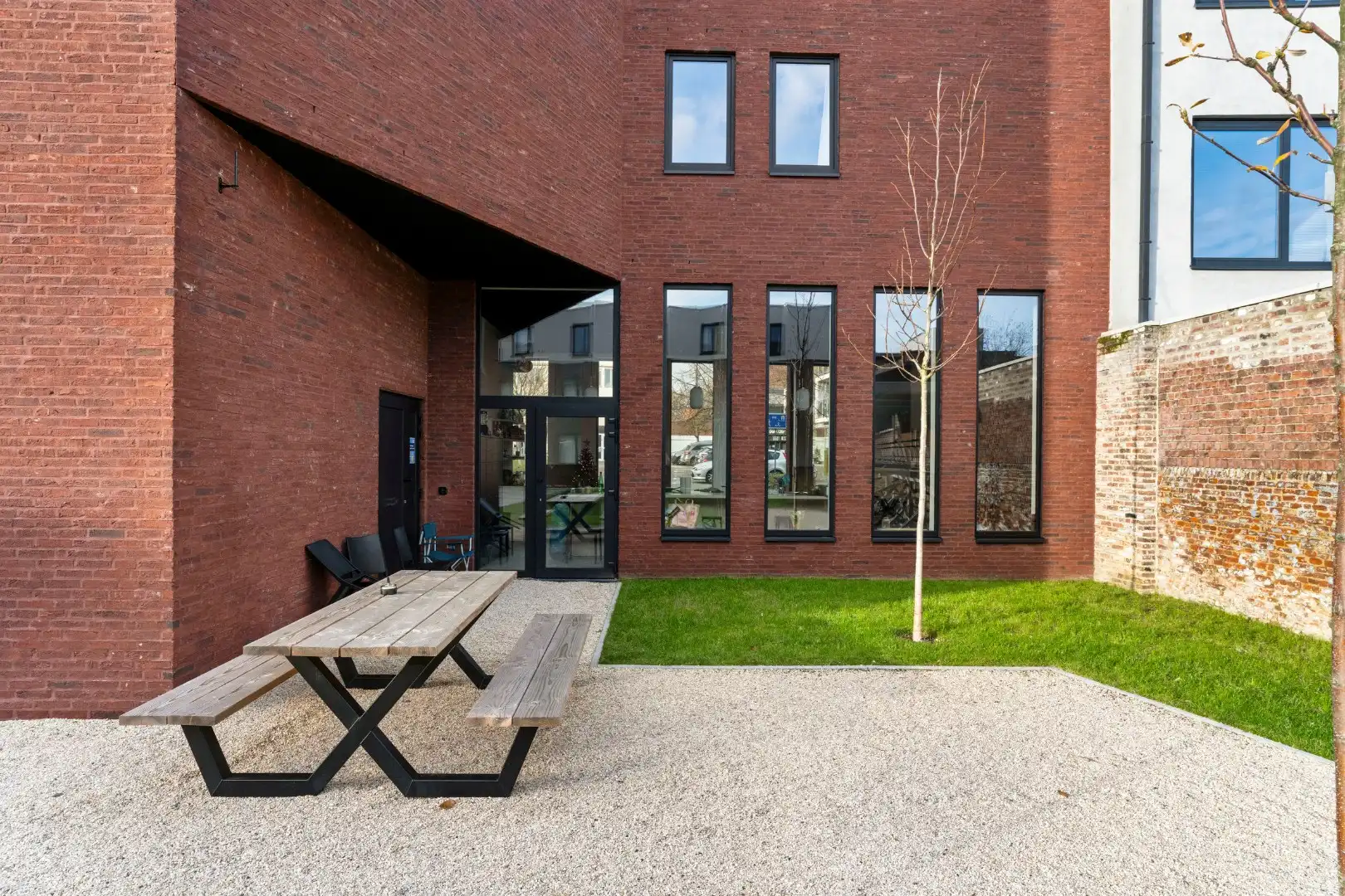 Gelijkvloerse nieuwbouwstudentenkamer met privébadkamer in hartje Kortrijk foto 9