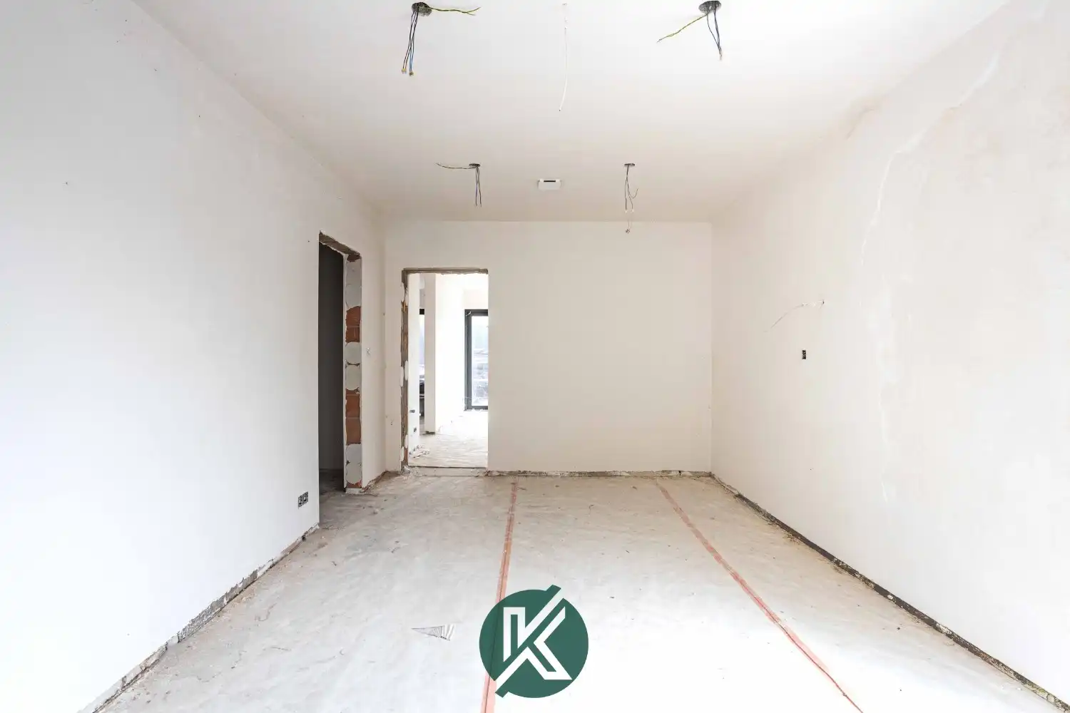 Verder af te werken nieuwbouwwoning met potentieel foto 9