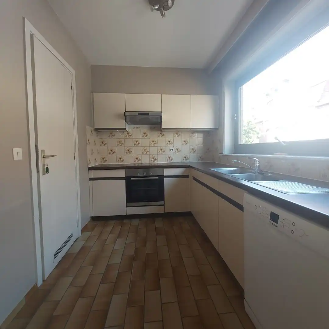 Appartement met 2 slaapkamers in het centrum van Izegem. Garage inbegrepen foto 6