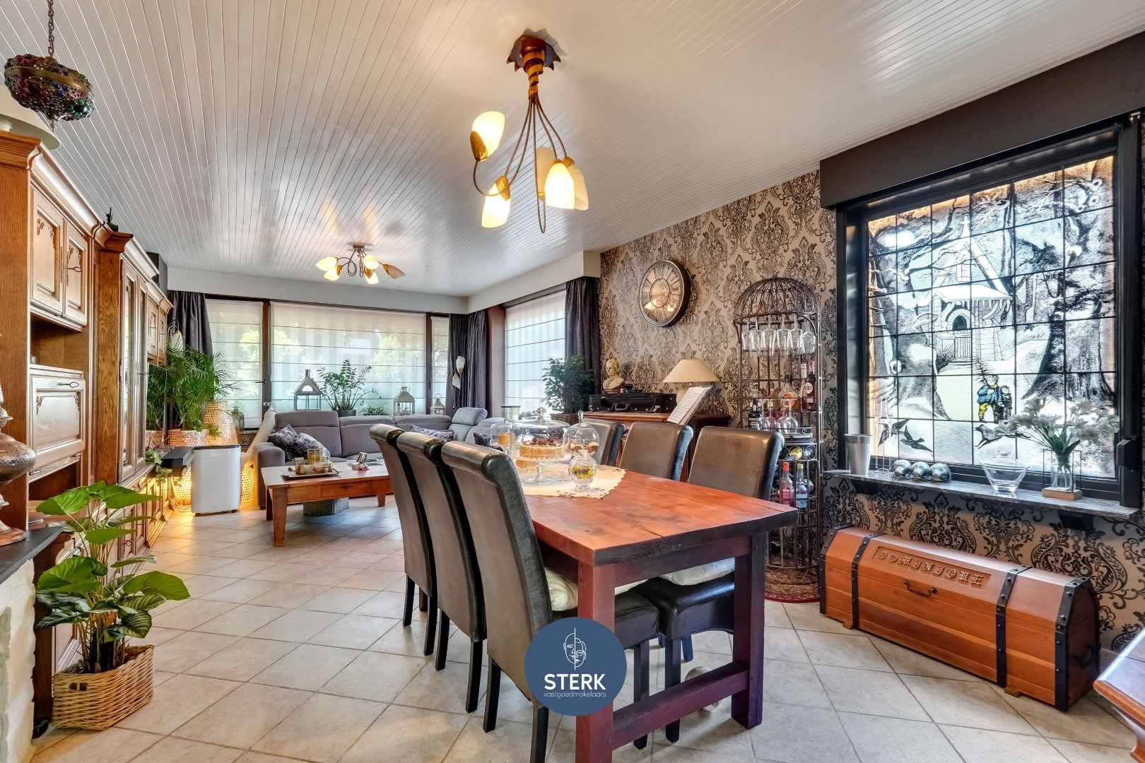 RUIME WONING MET COMMERCIËLE RUIMTE OP EEN CENTRALE LIGGING TE MAASMECHELEN !  foto 2