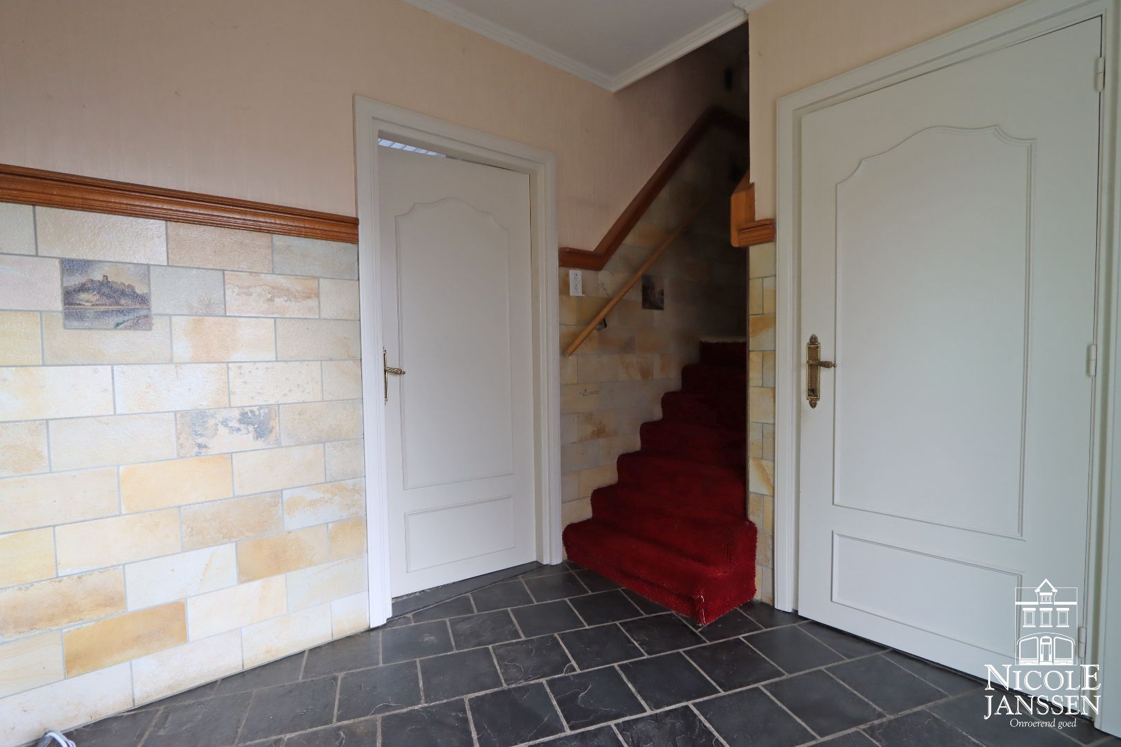 Mooi verzorgde split-level woning op unieke locatie in het mooie Aldeneik foto 4