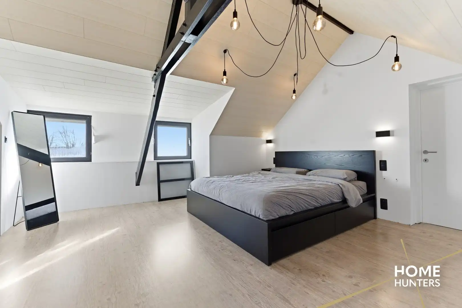 Rustig gelegen halfopen bebouwing met ruime tuin in Hooglede! foto 10