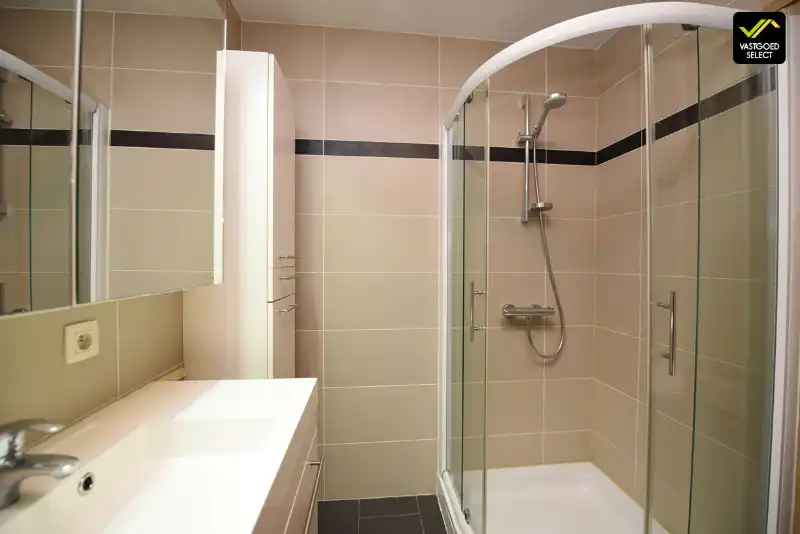 Te huur: Appartement met 2 ruime slaapkamer, parkeerplaats en garage foto 9