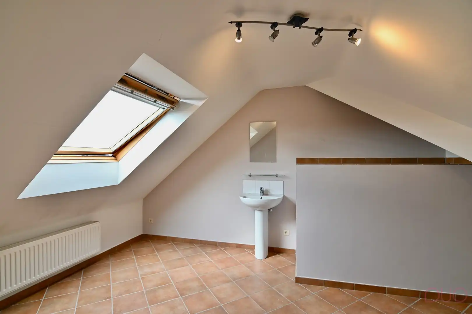 Instapklaar duplex appartement met terras en garagebox op toplocatie in Sint-Truiden foto 21