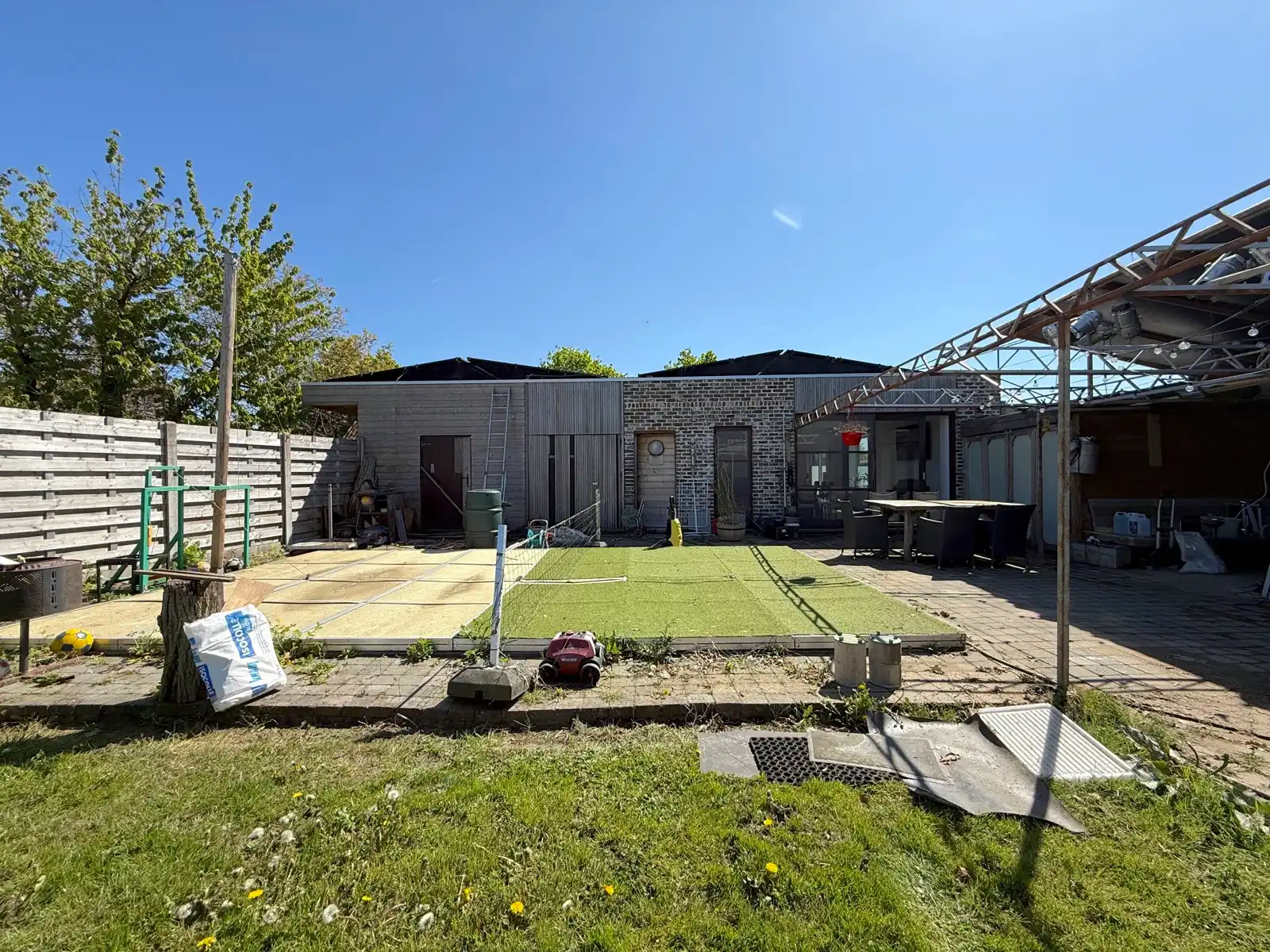 Landelijk gelegen woning met 4/5 slpks, zwembad en tuin foto 10