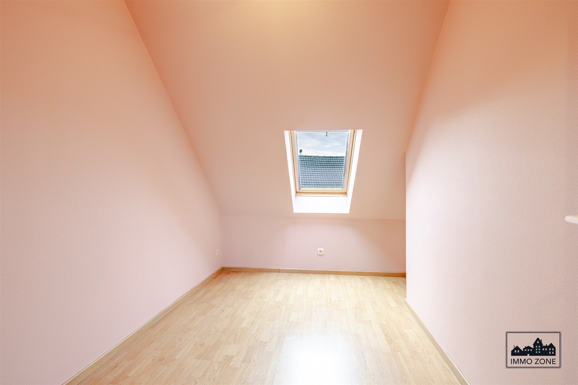 Lichtrijke halfopen woning te Nieuwerkerken! foto 14