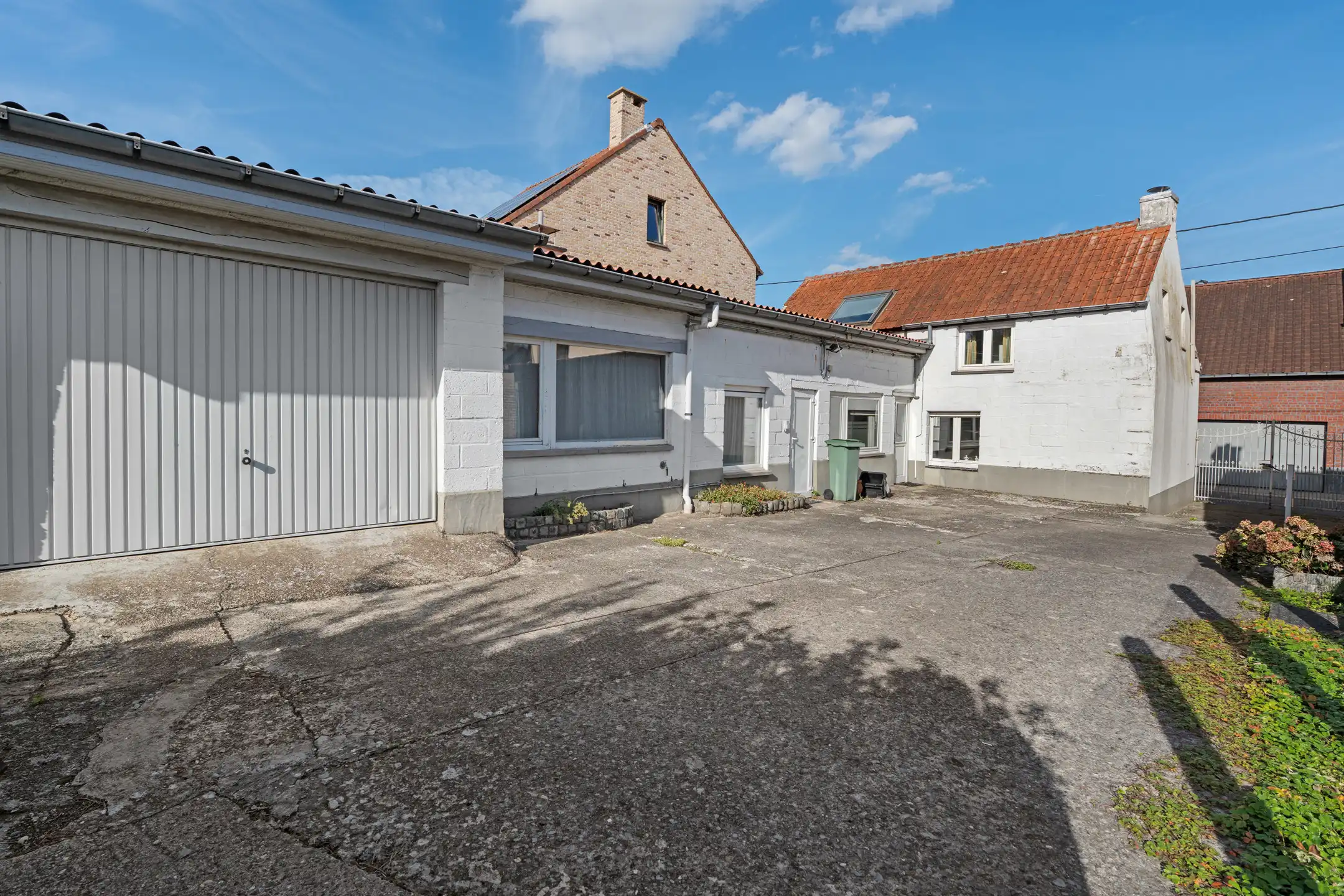 Charmante 3-gevelwoning met garage en tuin foto 21