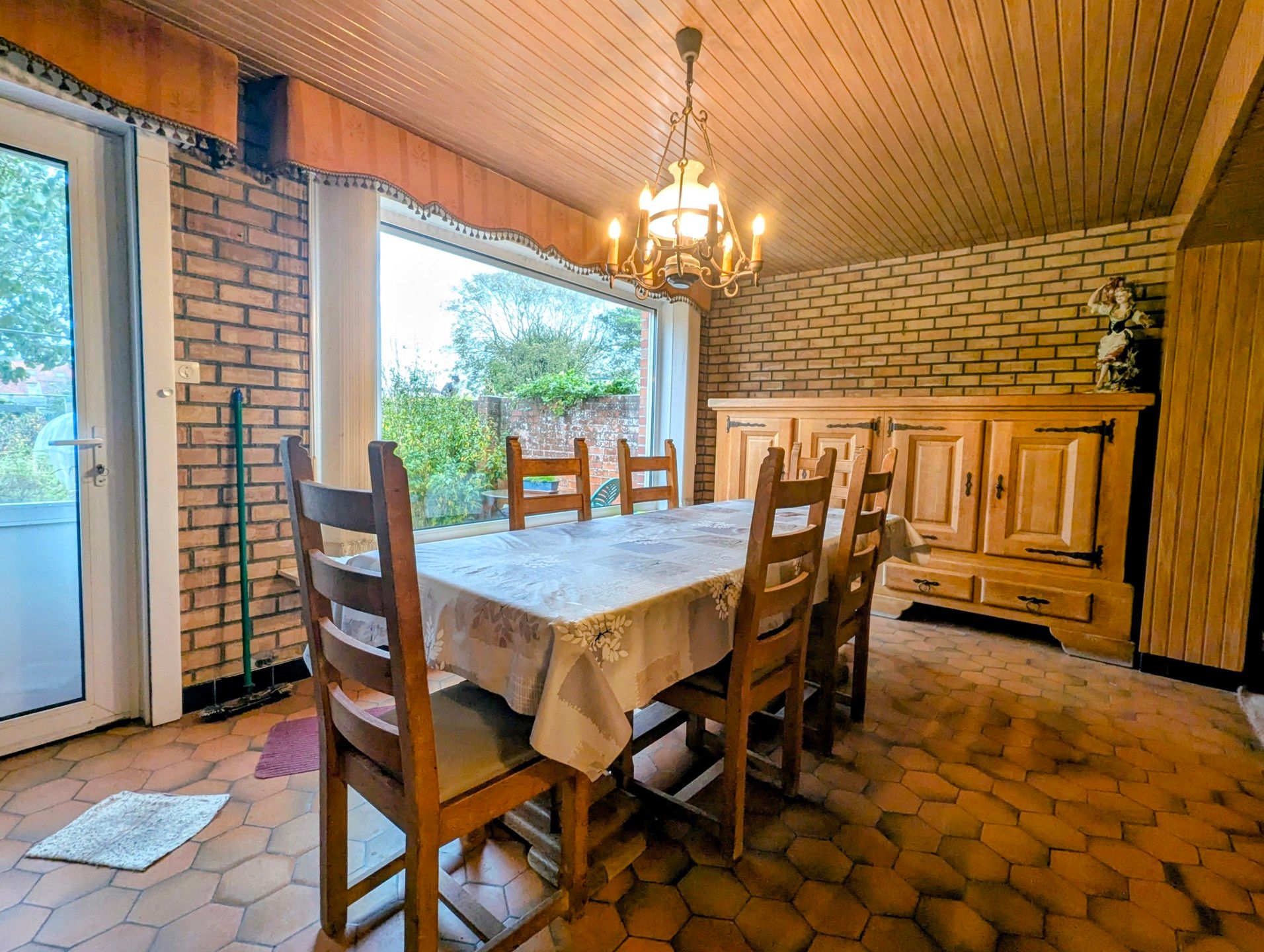 Ruime woning met zongerichte tuin te koop. Centrum De Panne aan zee. foto 5