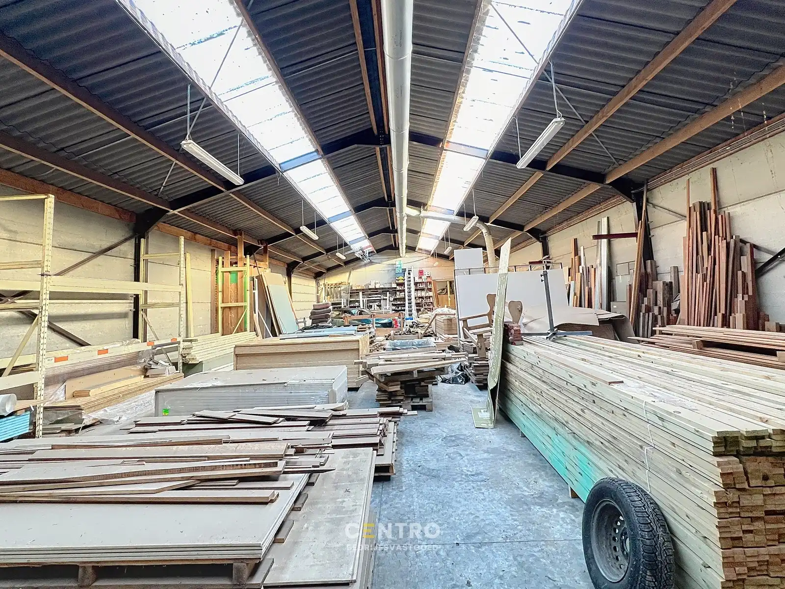 Zeldzame opportuniteit: LOODS/ATELIER 516 m² + ruime ALLEENSTAANDE woning 250 m² op rustig bedrijventerrein vlakbij Roeselare (EPC: A) ! foto 11