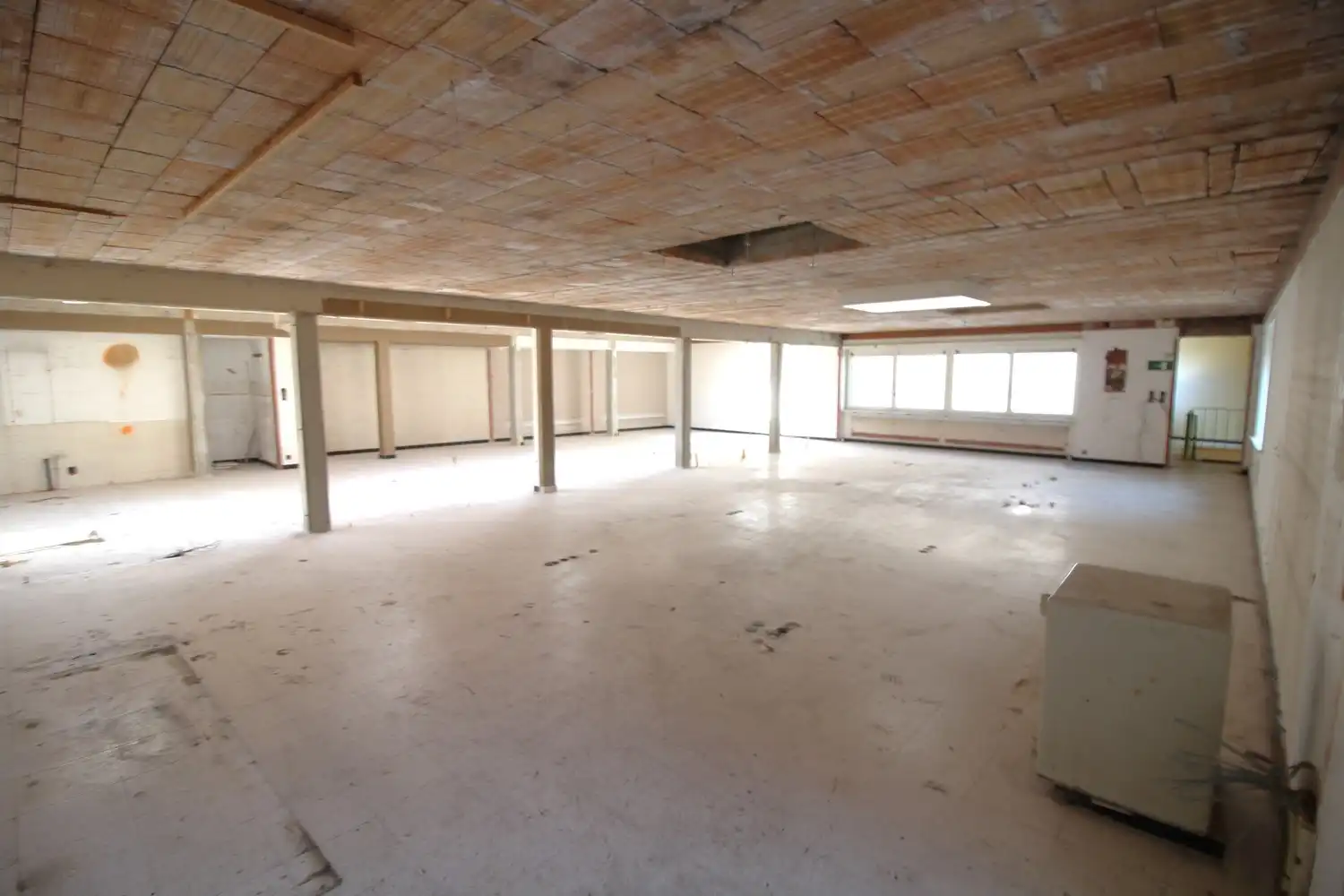 te huur Maldegem – opsplitsbare kantoorruimte van ca.200m² foto 2