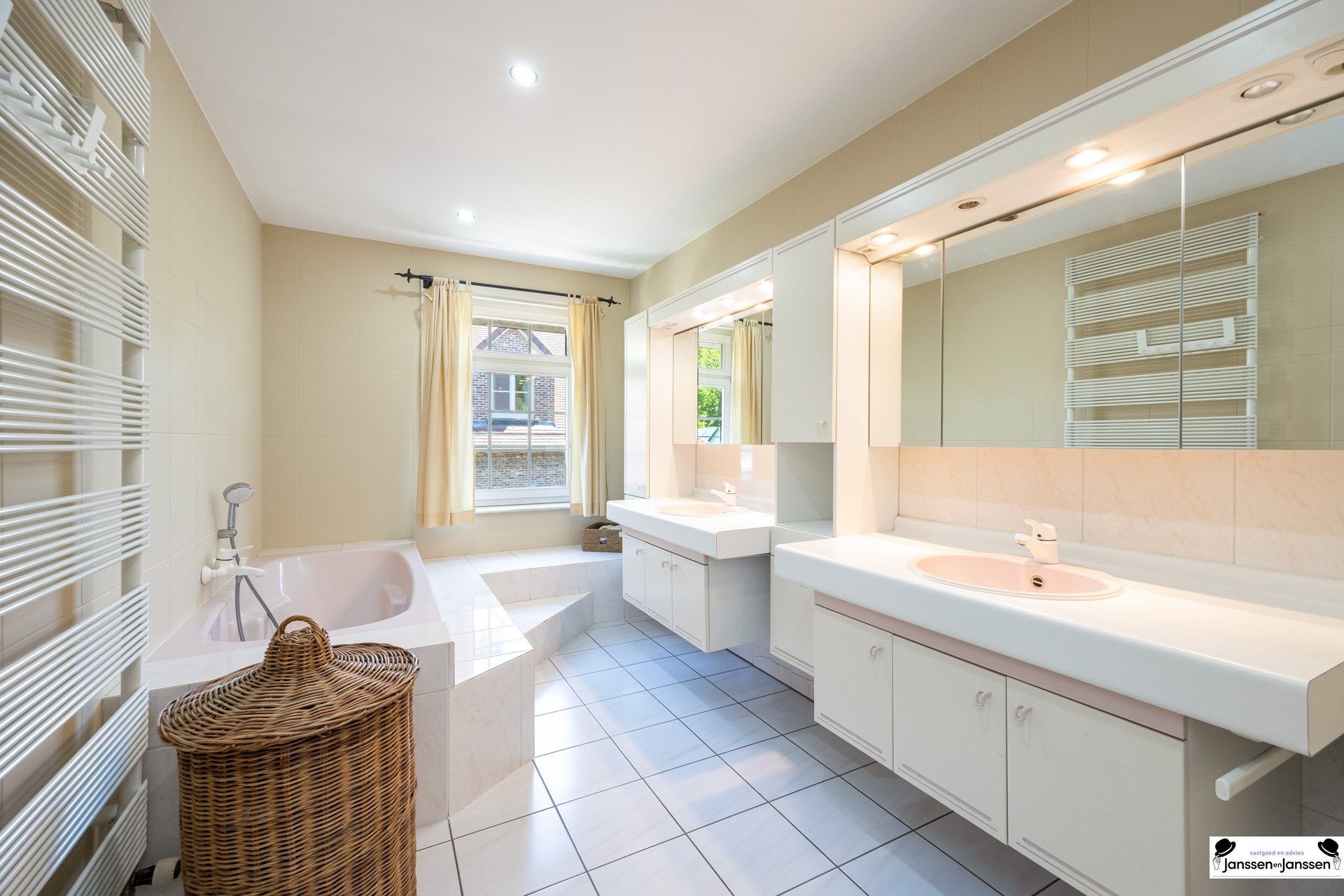 Exclusieve villa met zwembad en kantoorruimte foto 20