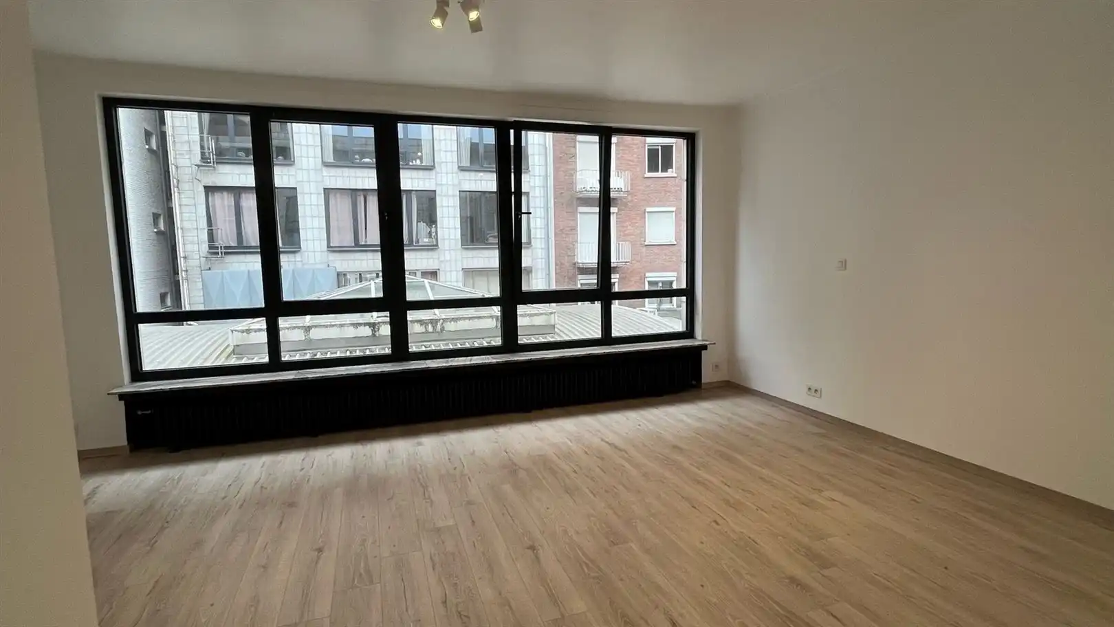 Gloednieuw gerenoveerd appartement met 2 suites  foto 9