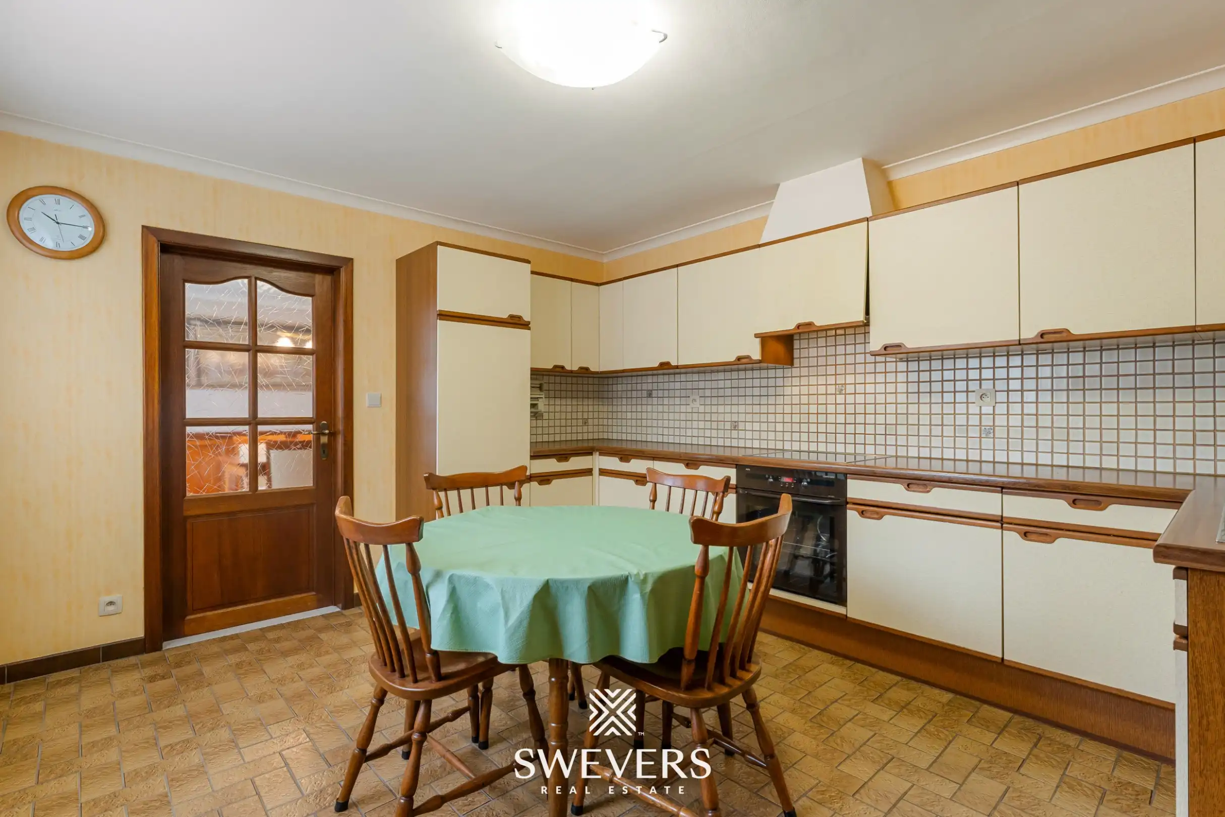 Open bebouwing met drie slaapkamers en uitzonderlijke kelder in Houthalen foto 11