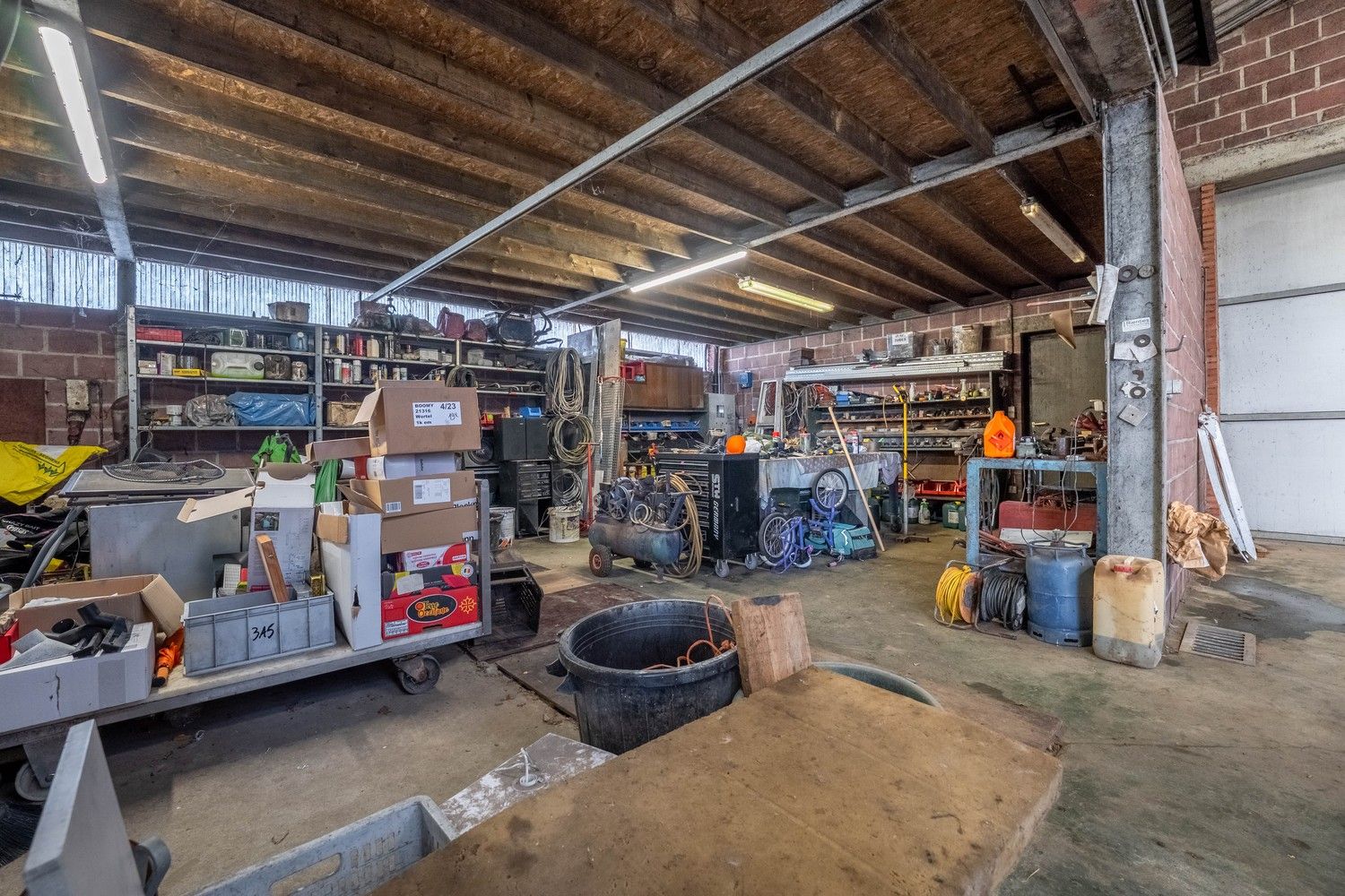 Prachtige hoeve op een ruim perceel van maar liefst 5ha 12a 12ca foto 17