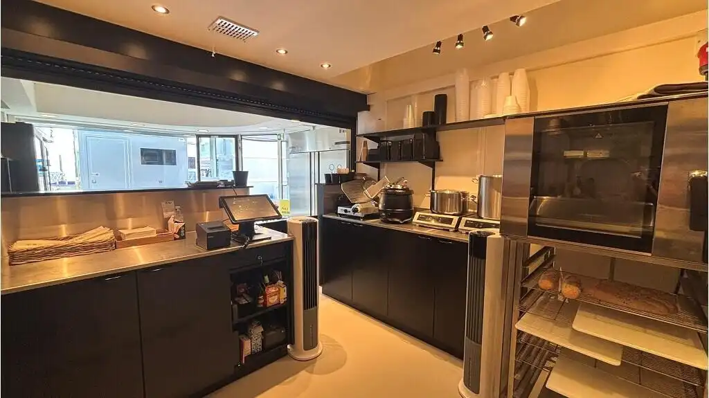 Overname instapklare broodjeszaak en automatenshop in Oedelem foto 6