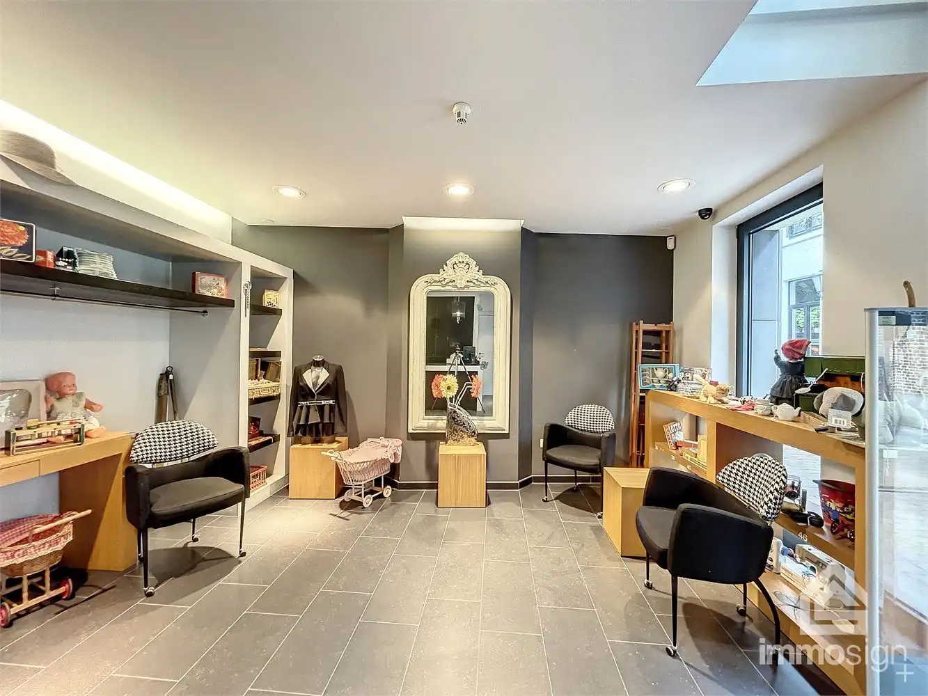 Prachtig handelspand met duplex midden in het centrum van Maaseik! foto 5