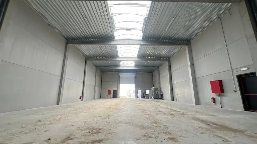 Nieuwbouw magazijn met kantoor te huur in Durmakker Evergem foto 3