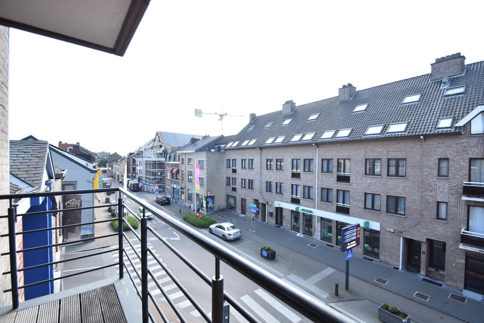 Degelijk 2-slaapkamer appartement met autostandplaats + in hartje Bilzen foto 17