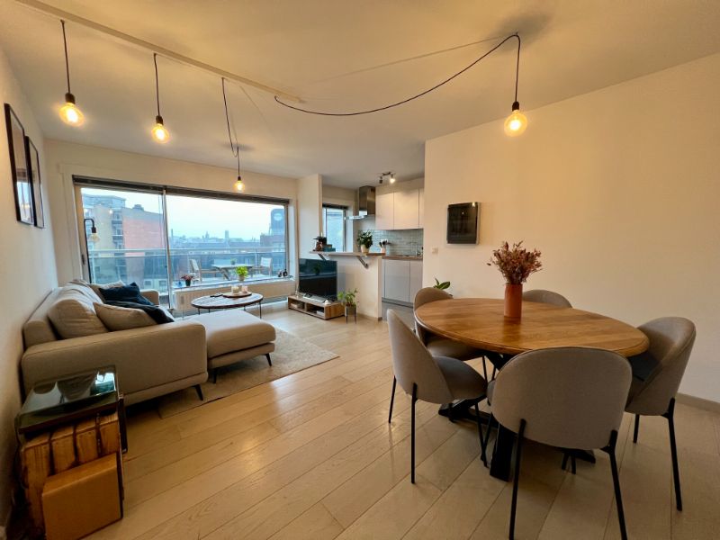 TRENDY GEMEUBELD APPARTEMENT MET ONDERGRONDSE AUTOSTAANPLAATS foto 3