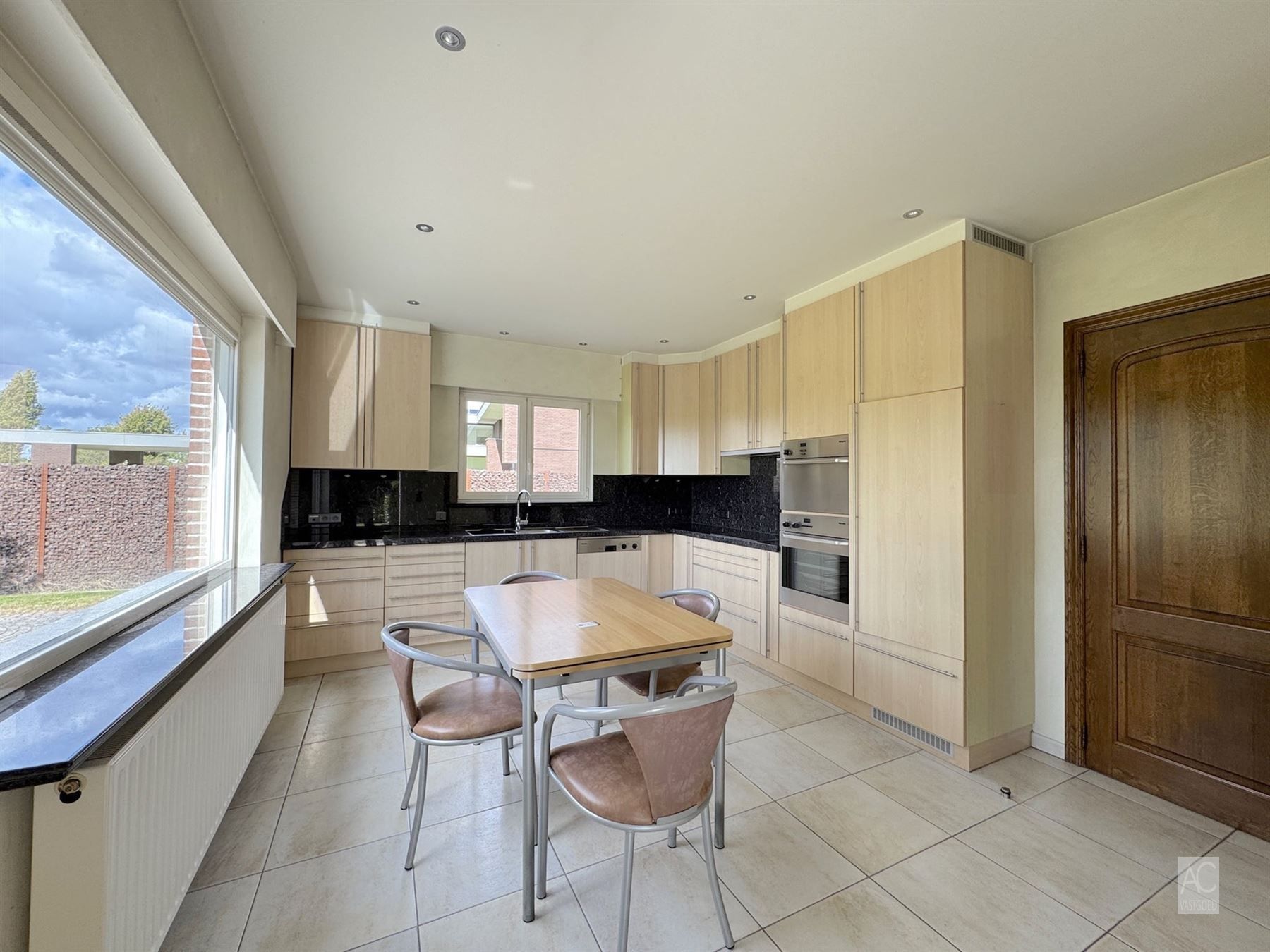 Bungalow met wijds uitzicht over de velden foto 9