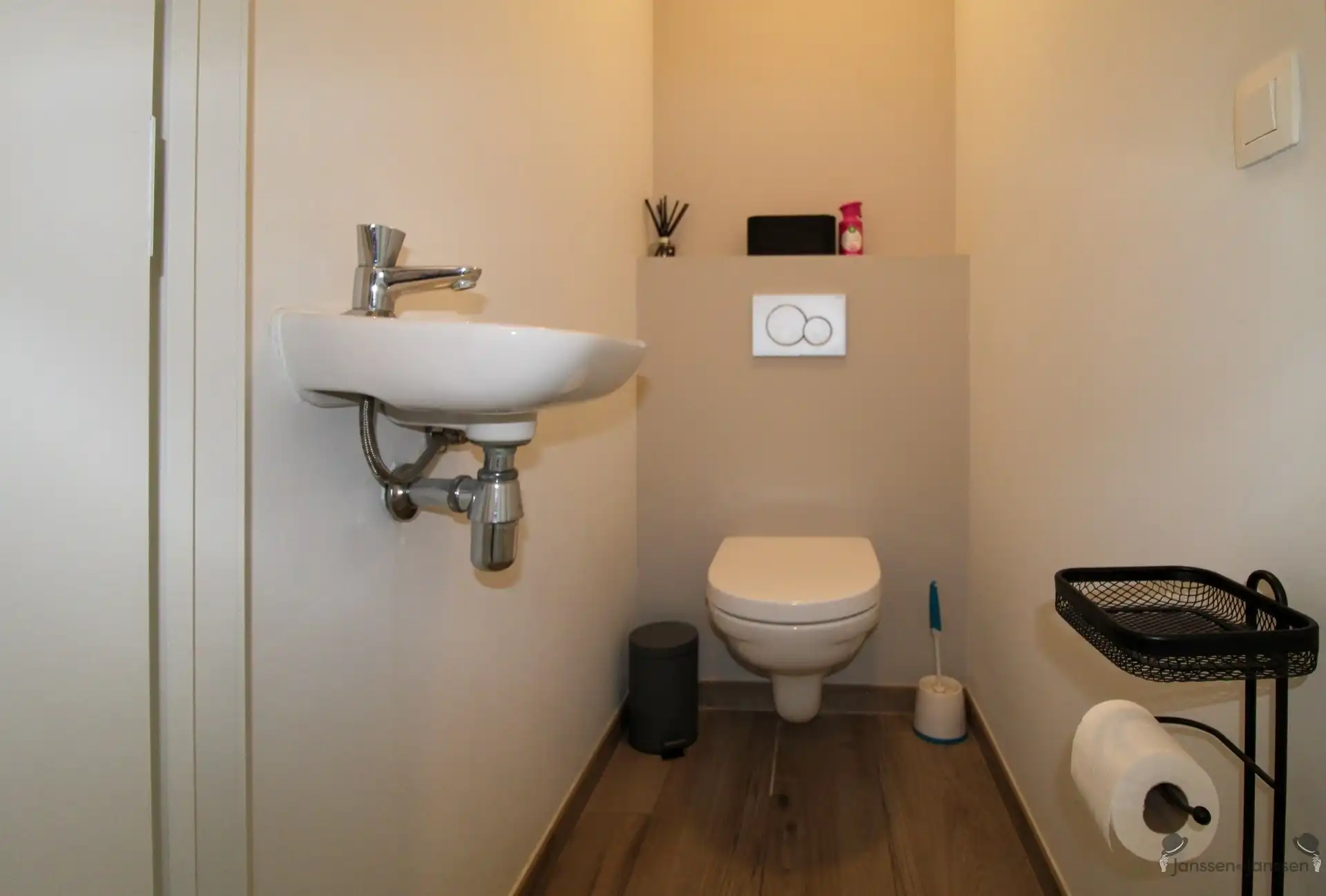 appartement op 2e verdieping met terras, autostaanplaats en berging foto 11